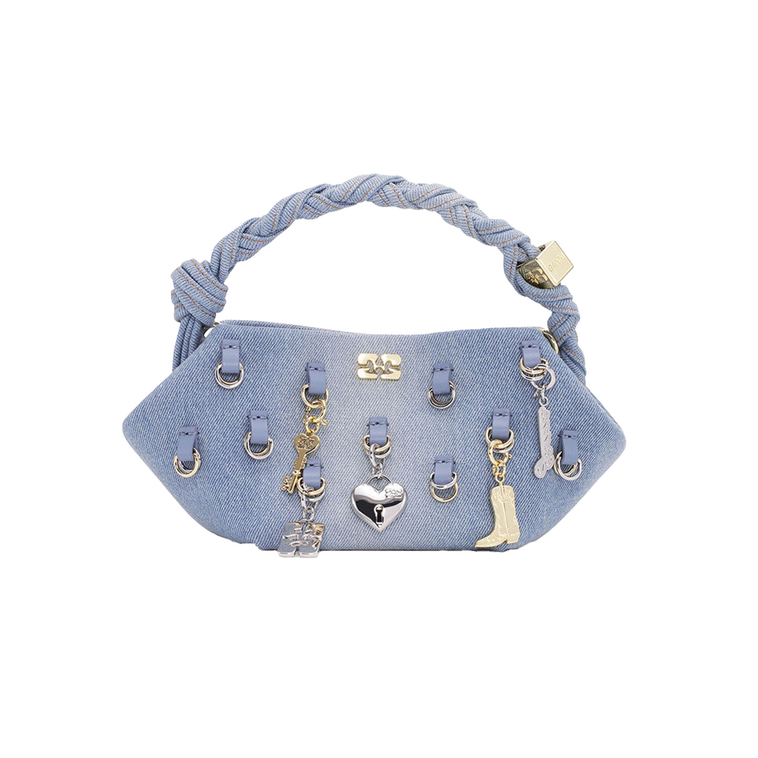 Ganni A6512 Bou Mini Tasche mit gold- und silberfarbenen Charms aus hellblauem Denimstoff von Ganni. Vorne