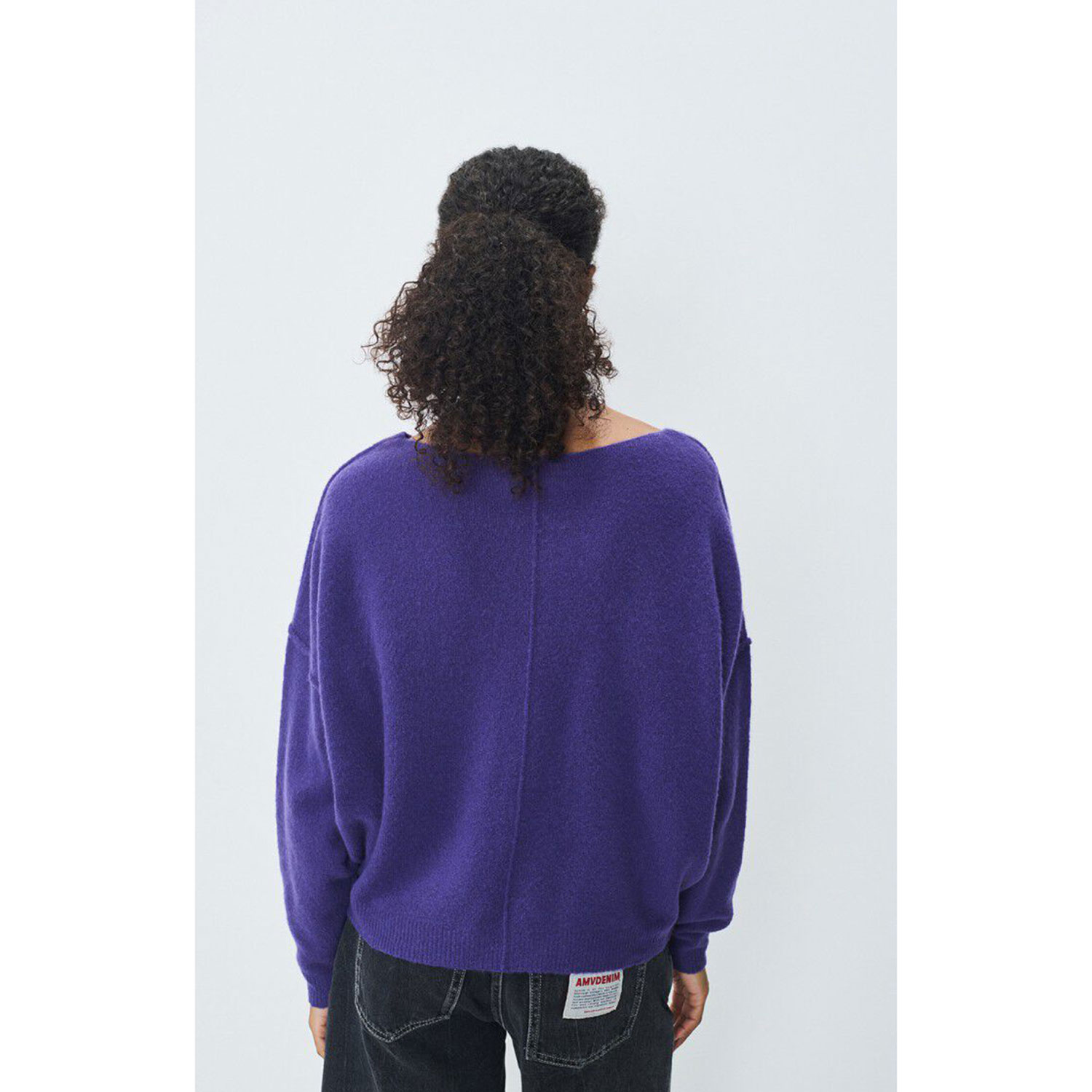 American Vintage Damsville Strickpullover in Violett von American Vintage Model hinten