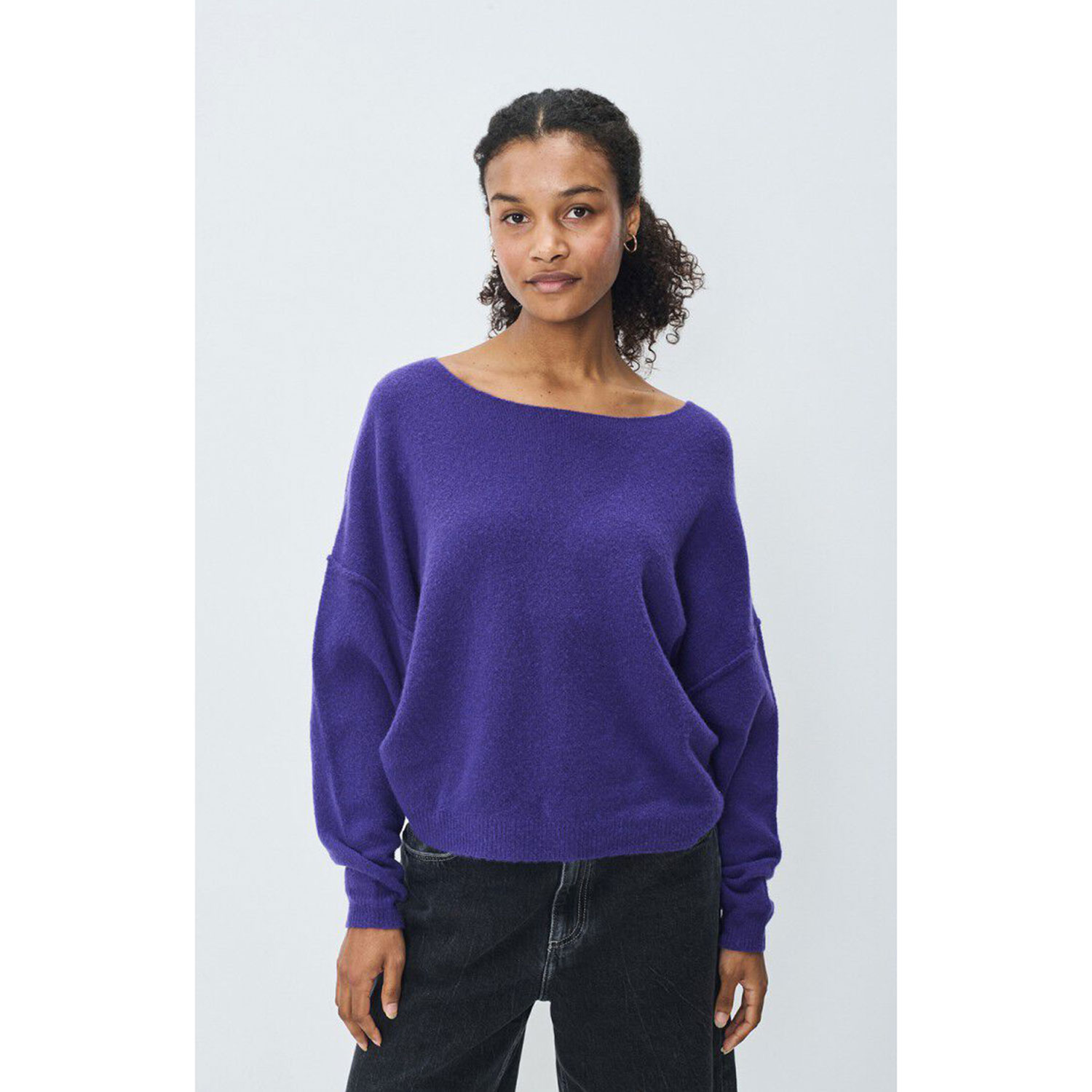 American Vintage Damsville Strickpullover in Violett von American Vintage Model vorne