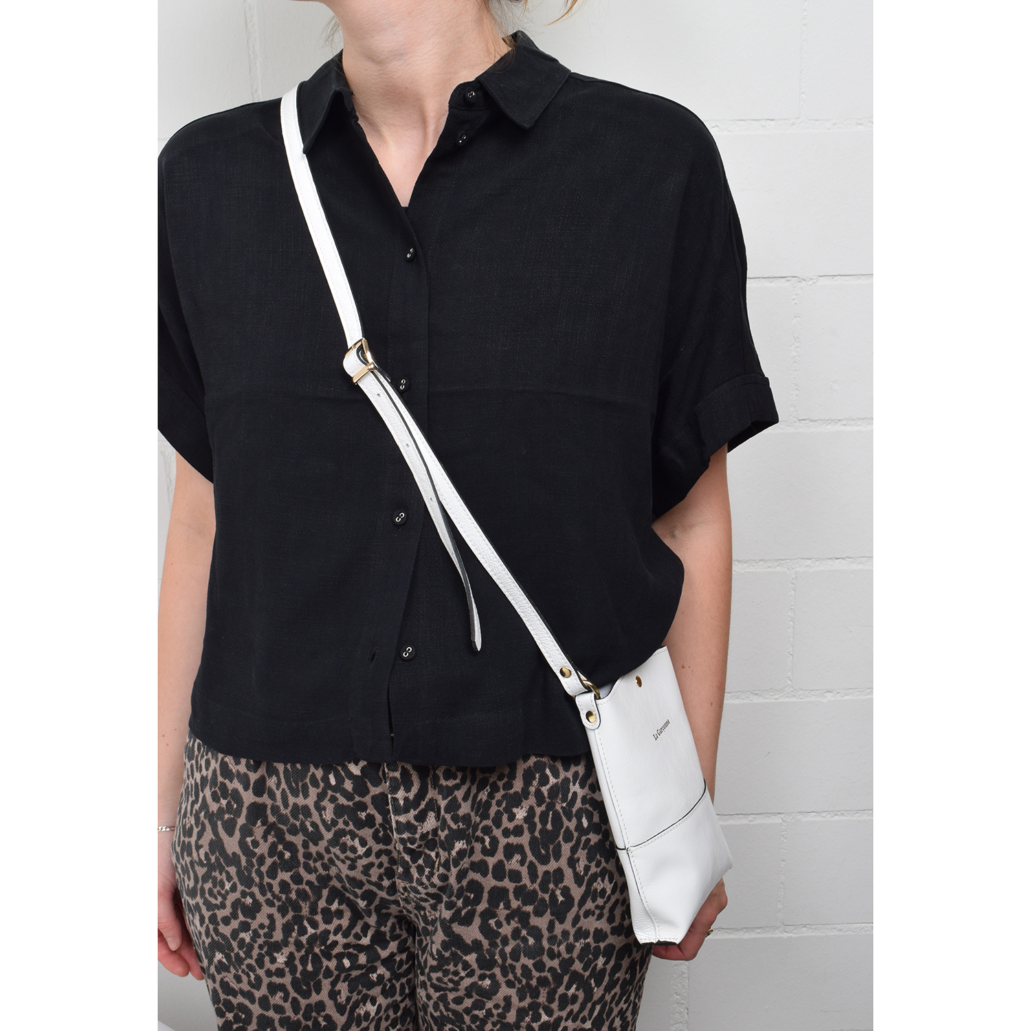 La Garçonne Accessoires Lucette La Garçonne Handytasche Weiss Model vorne