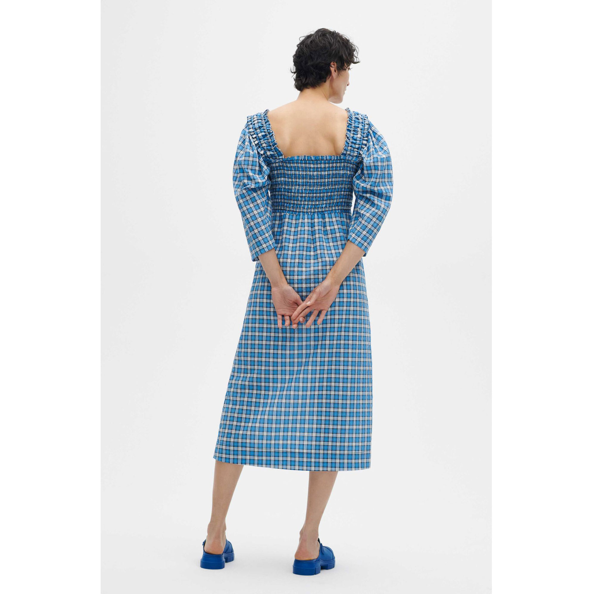 Ganni F6854 Ganni Kleid kariert Model hinten