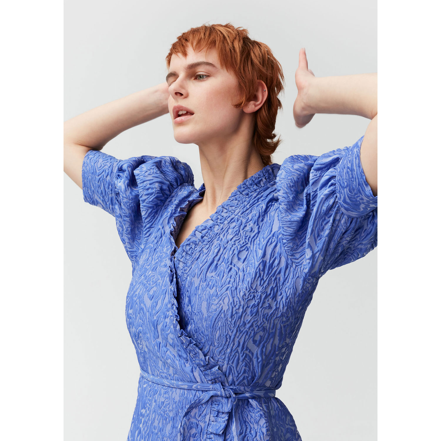 Ganni 3D Jaquard Wickelkleid Blue Iris