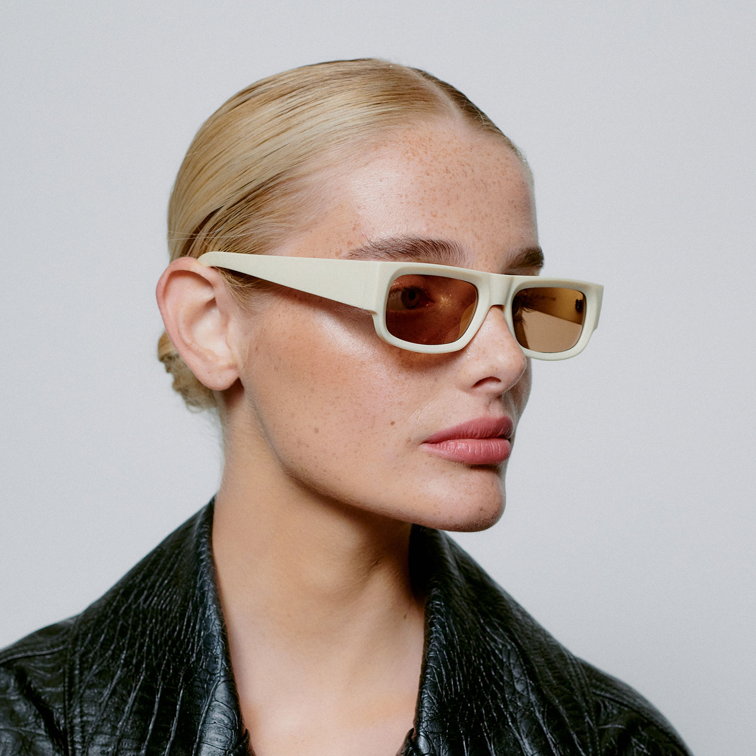 A.Kjaerbede Jean Sonnenbrille Cream