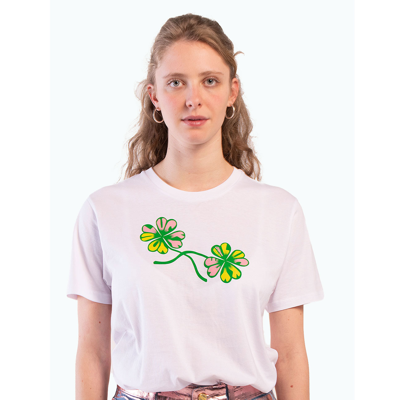 La Garçonne x YVEE Lucky Me & You La Garcone X YVEE T-Shirt Weiss Model Vorne