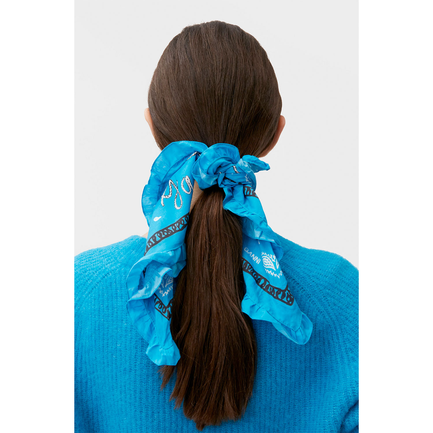Ganni Bandana Ganni Blau Model Detail