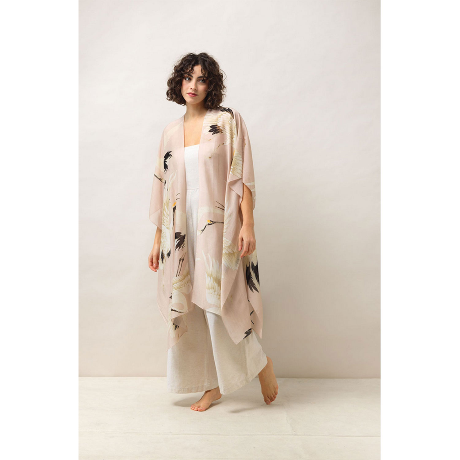 One Hundred Stars Stork Überwurf in Rosa von One Hundred Stars Model vorne