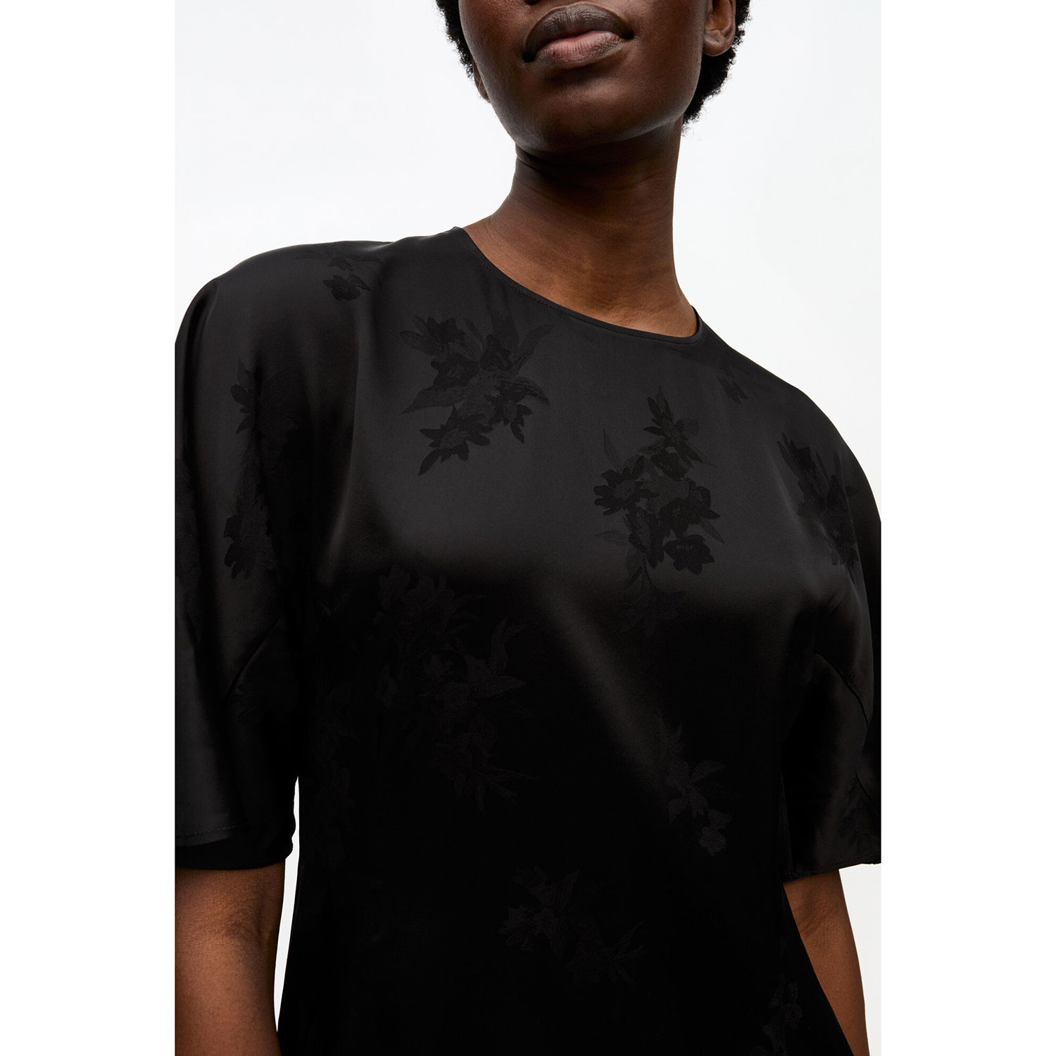 Ganni Fluid Satin Jacquard Slit Kleid Black