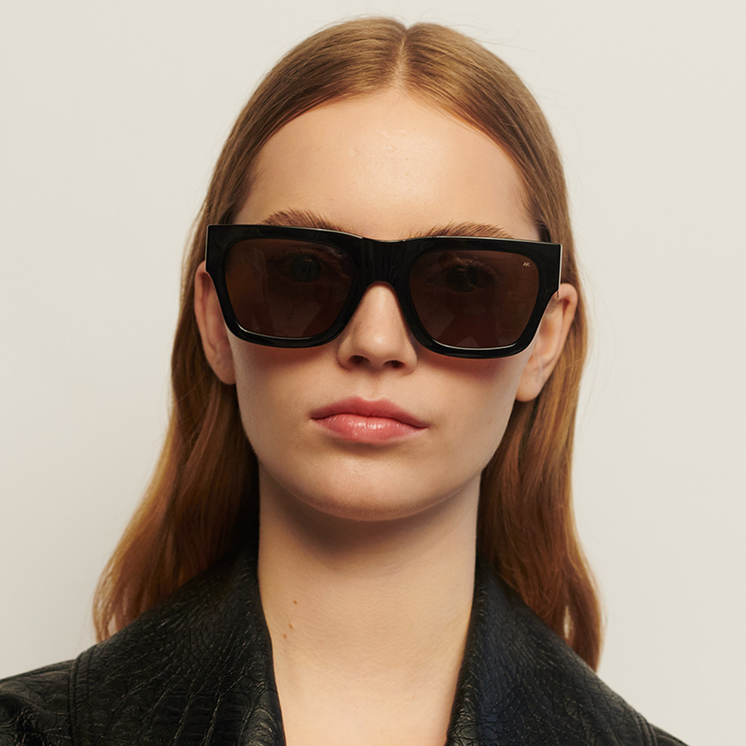 A.Kjaerbede Agnes Black Sonnenbrille von A.Kjærbede Model