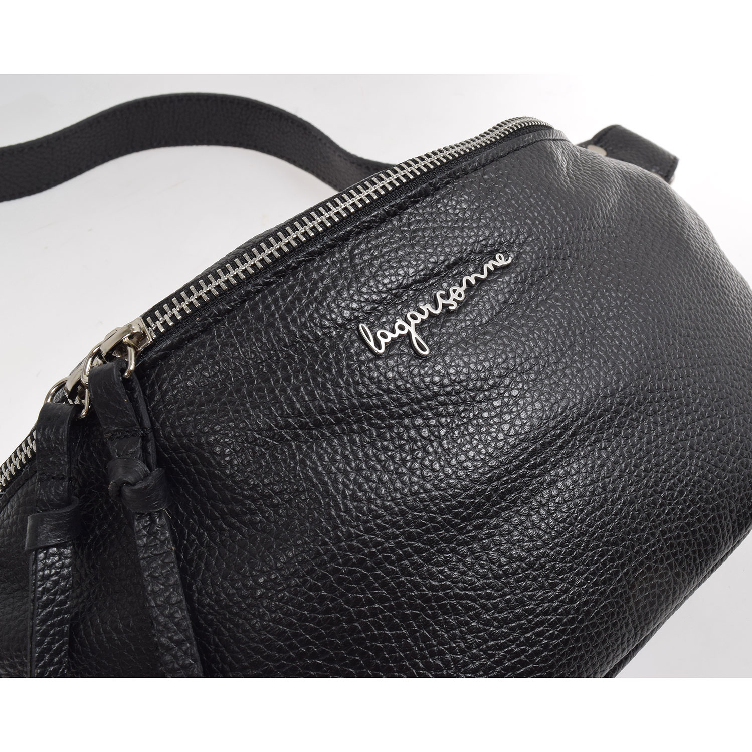 La Garçonne Accessoires Alma Deluxe Grande Bauchtasche aus schwarzem Glattleder mit silberfarbenen Details von La Garçonne Detail