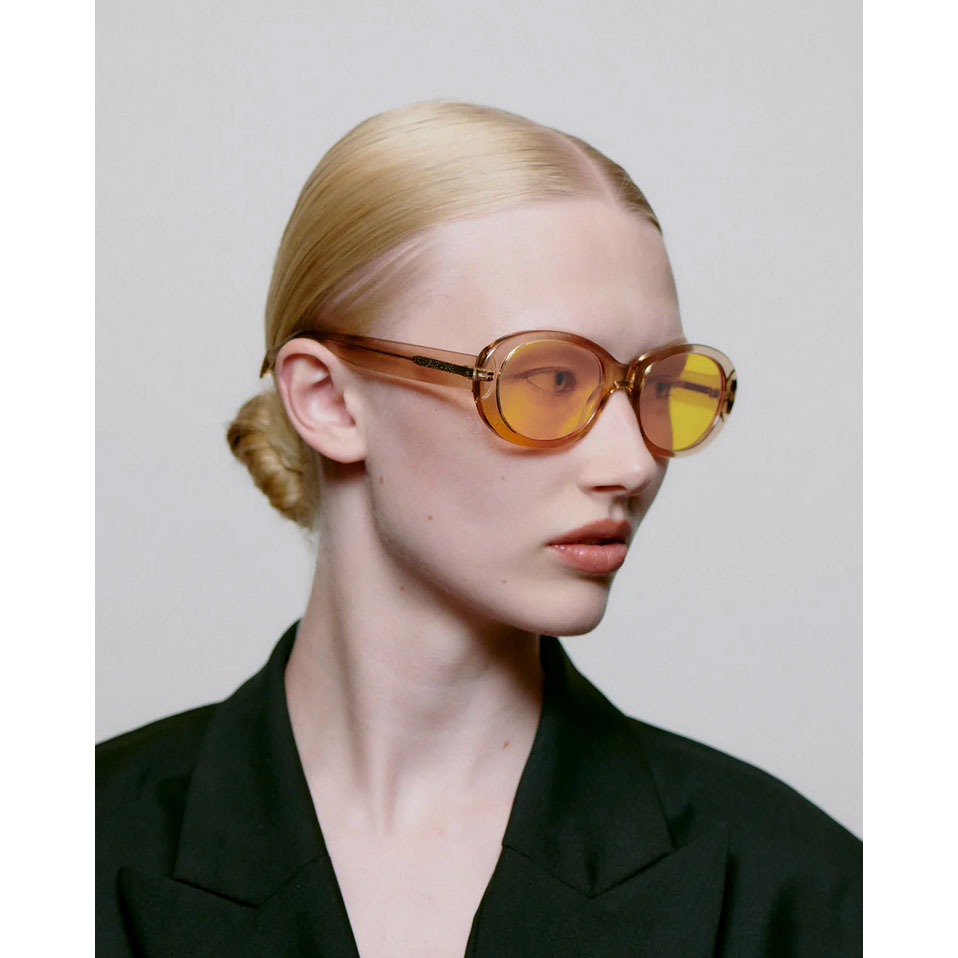 A.Kjaerbede Anma A.Kjaerbede Sonnenbrille Beige Model seite