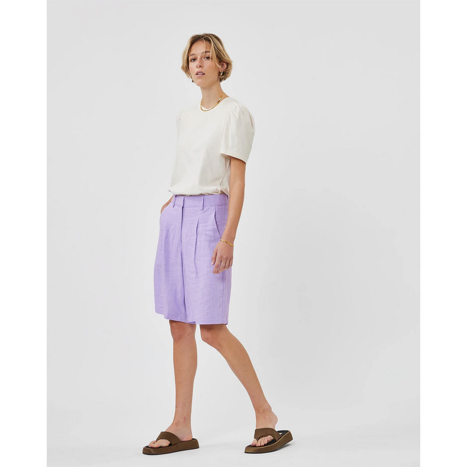 Minimum Baline Minimum Shorts lila Model seite