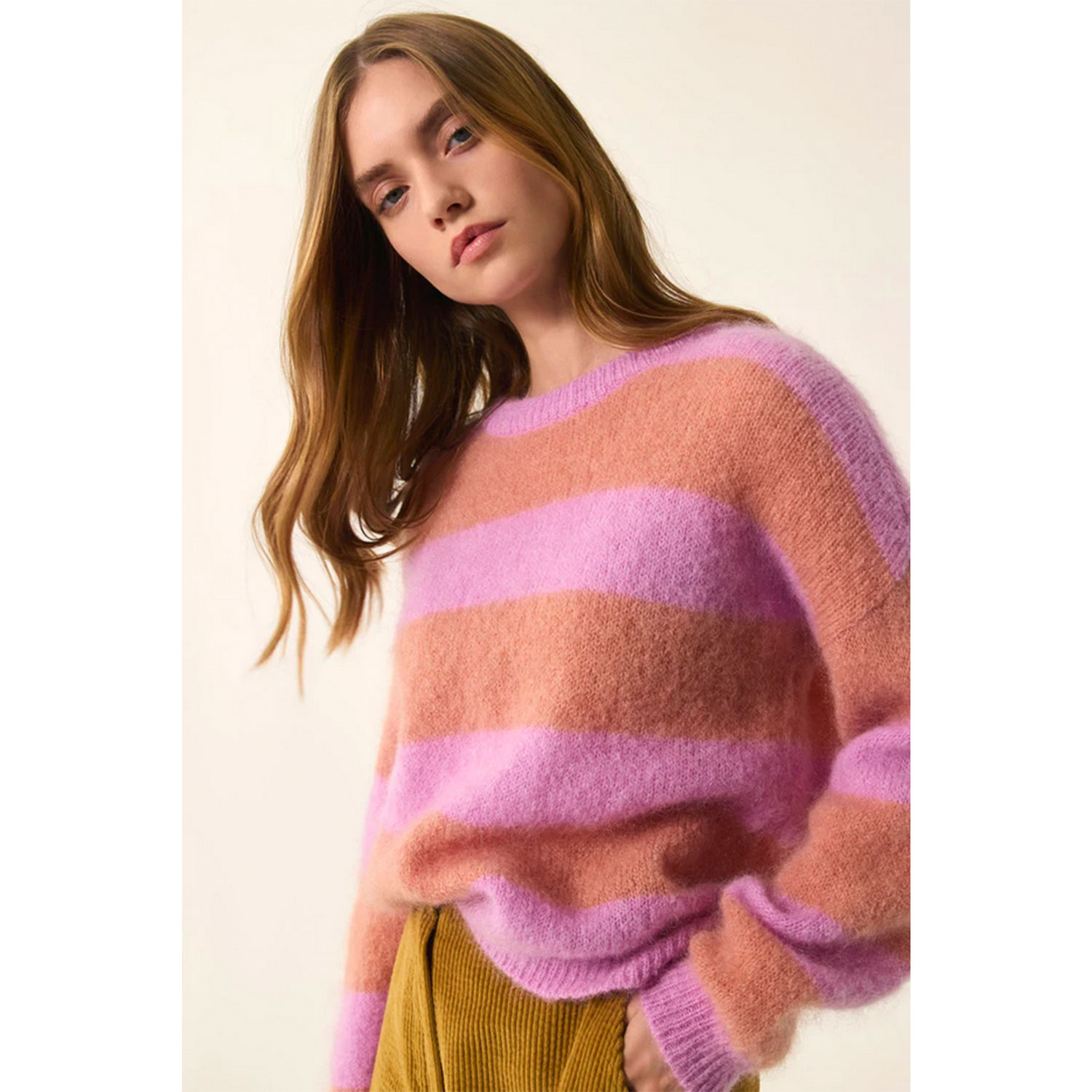 Des Petits Hauts Banelle Des Petits Hauts Strickpullover Orange Pink Model vorne