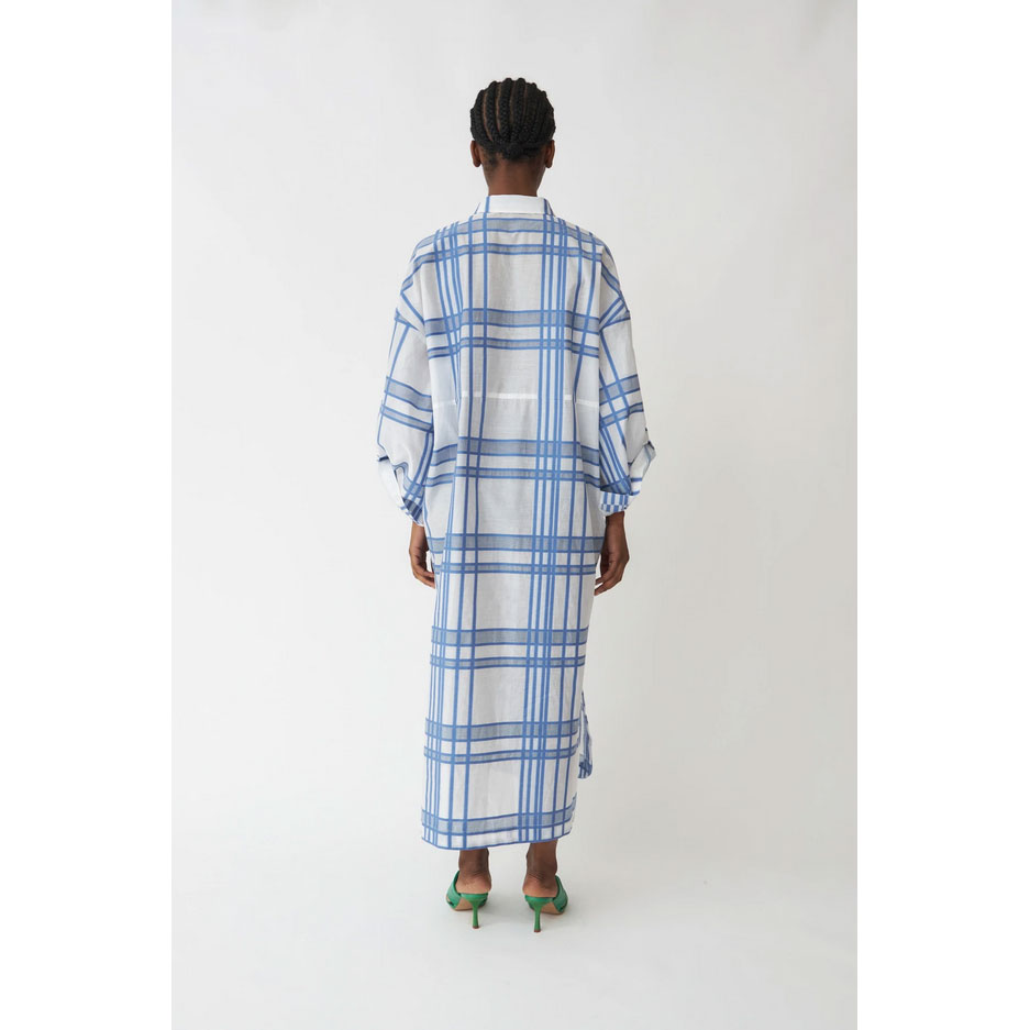 Stella Nova Betricia Stella Nova Kleid blau und weiss Model hinten