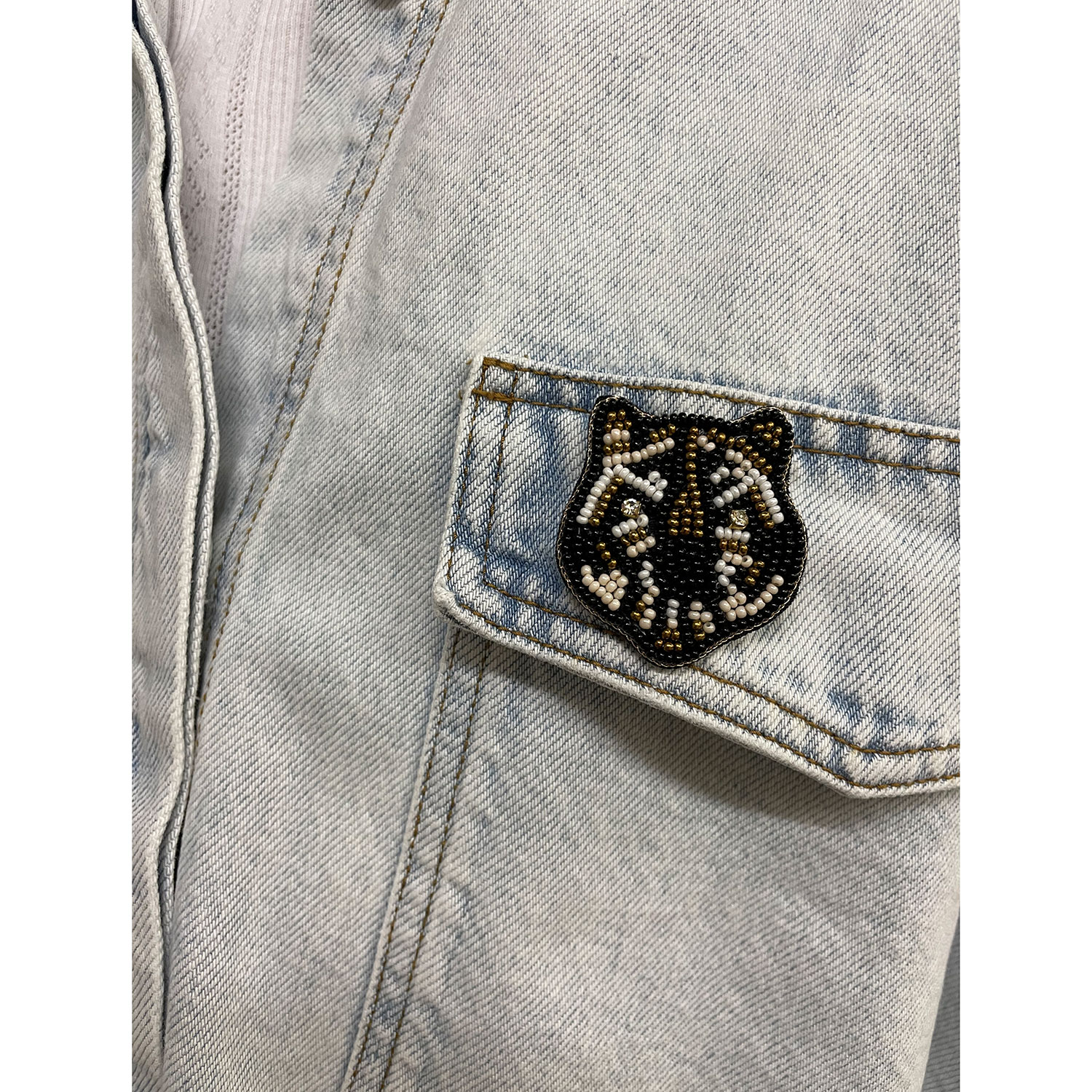 La Garçonne Bijoux Panther La Garconne Bijoux Brosche Model vorne