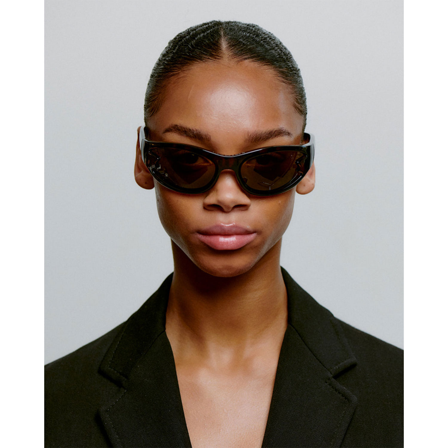 A.Kjaerbede Blast Sonnenbrille in Braun meliert von A.Kjaerbede Model vorne