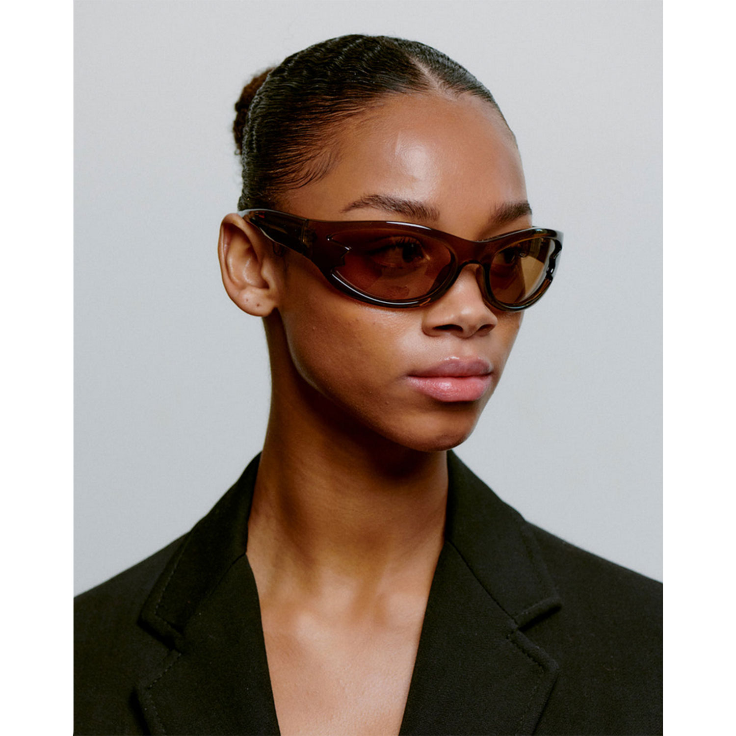 A.Kjaerbede Blast Sonnenbrille in Braun transparent von A.Kjaerbede Model seite