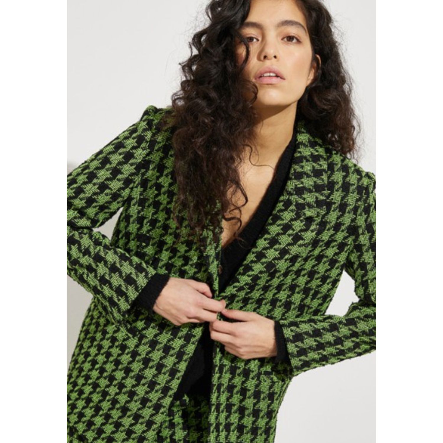 mbyM Maeva-M Blazer Kiwi mit Karo Muster grün schwarz von mbym model vorne