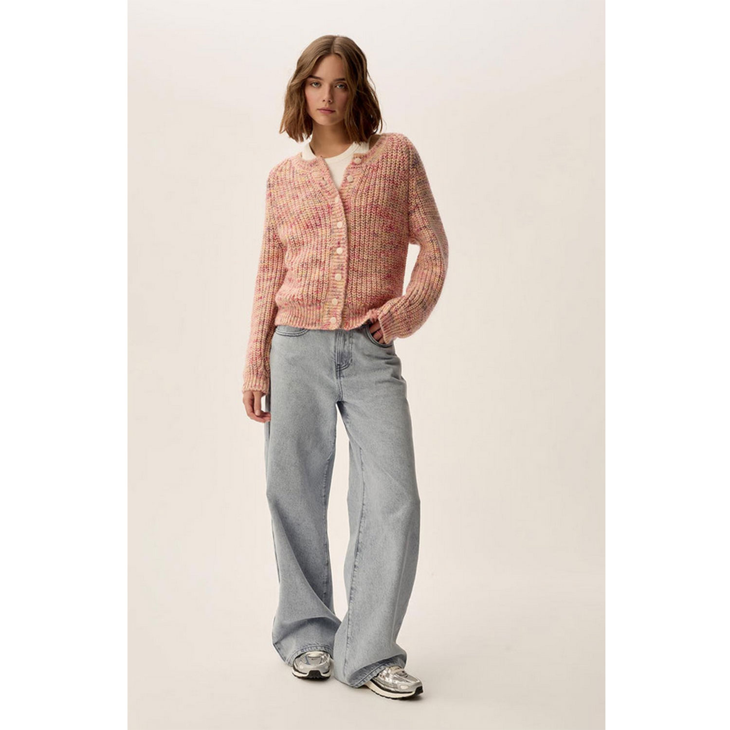 Des Petits Hauts Bonnie Cardigan in Multicolor Rosa von Des Petits Hauts Model vorne