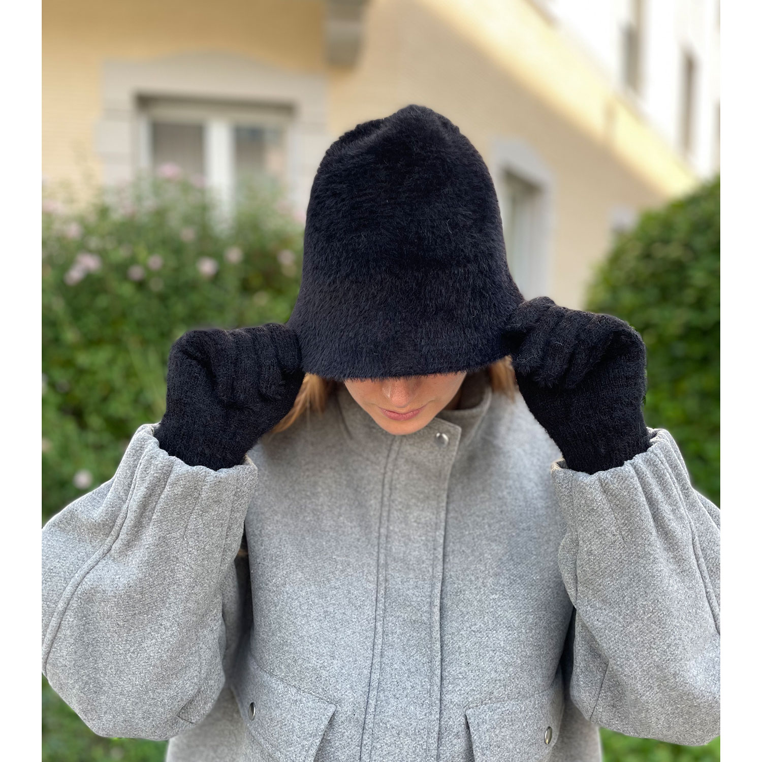 Voila Sera Eldiven Handschuhe aus flauschigem Strick in Schwarz von Voila