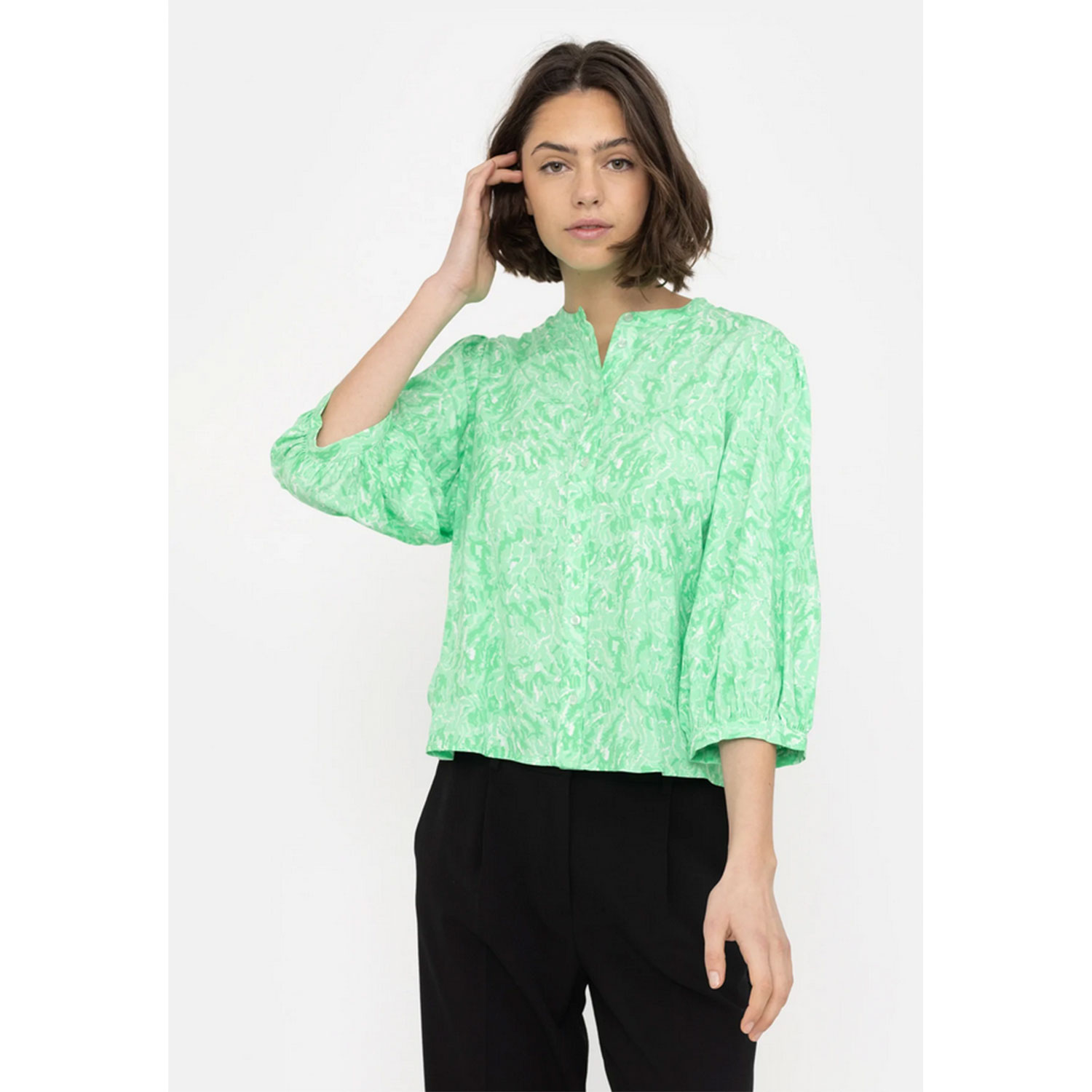 Soft Rebels Briella Elma Soft Rebels Bluse Grün Model vorne