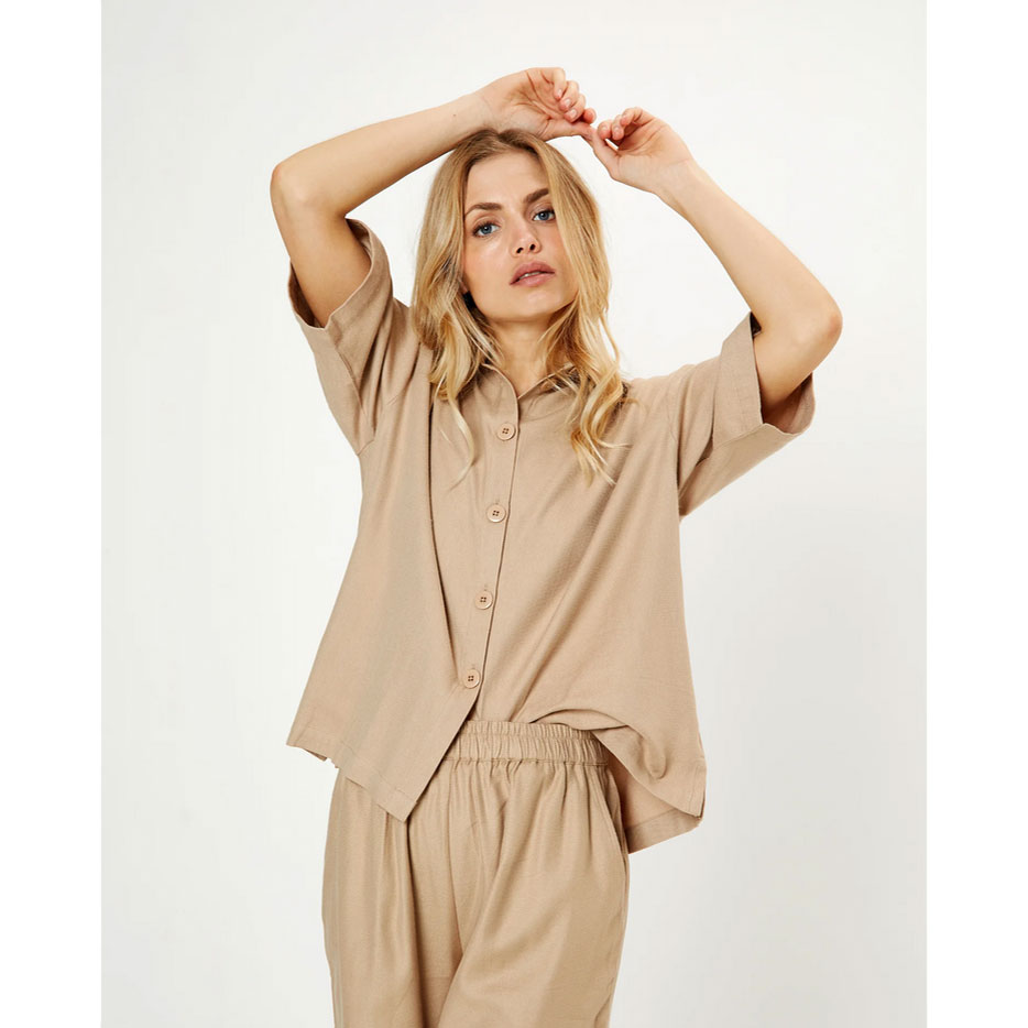 La Rouge Britta La Rouge Bluse Beige Model vorne