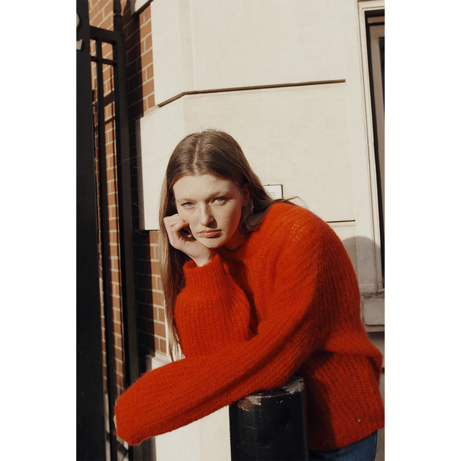 Des Petits Hauts Burma Strickpullover mit Rundhals-Ausschnitt in Rot von Des Petits Hauts Model