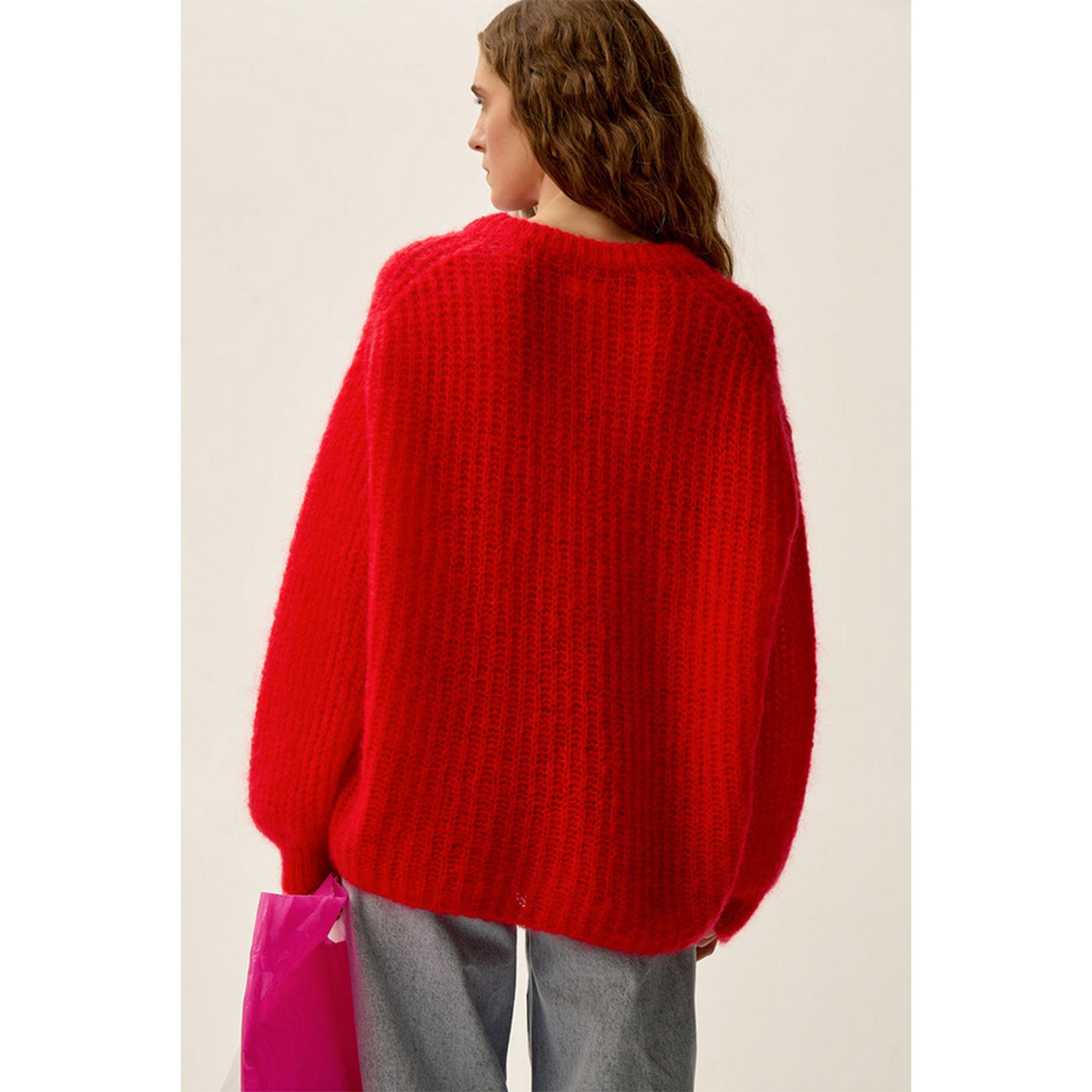Des Petits Hauts Burma Strickpullover mit Rundhals-Ausschnitt in Rot von Des Petits Hauts Model hinten