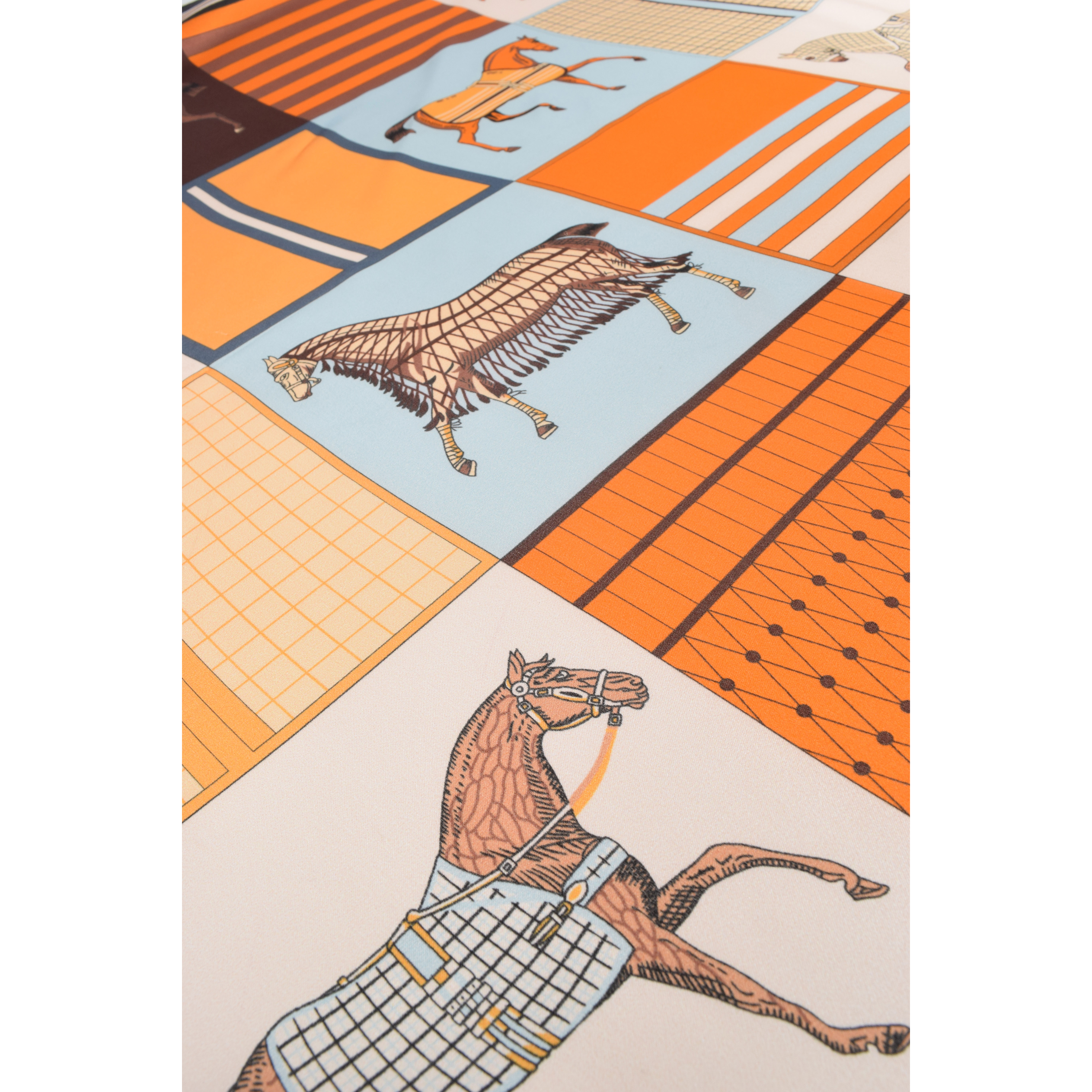 La Garçonne Accessoires Caille Seidenfoulard mit mehrfarbigem Druck von La Garconne Accessoires Detail