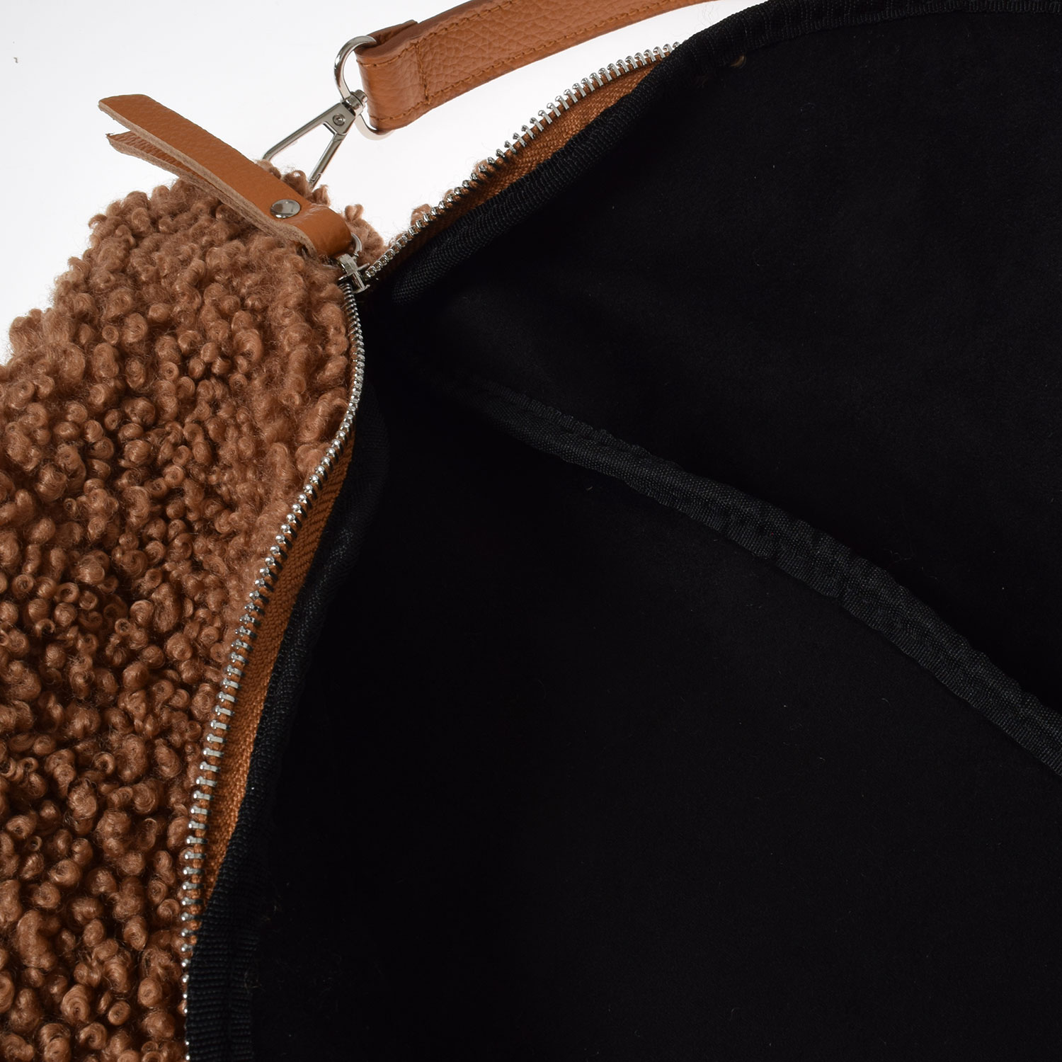 La Garçonne Accessoires Carole La Garçonne Accessoires Teddy Tasche Braun Detail