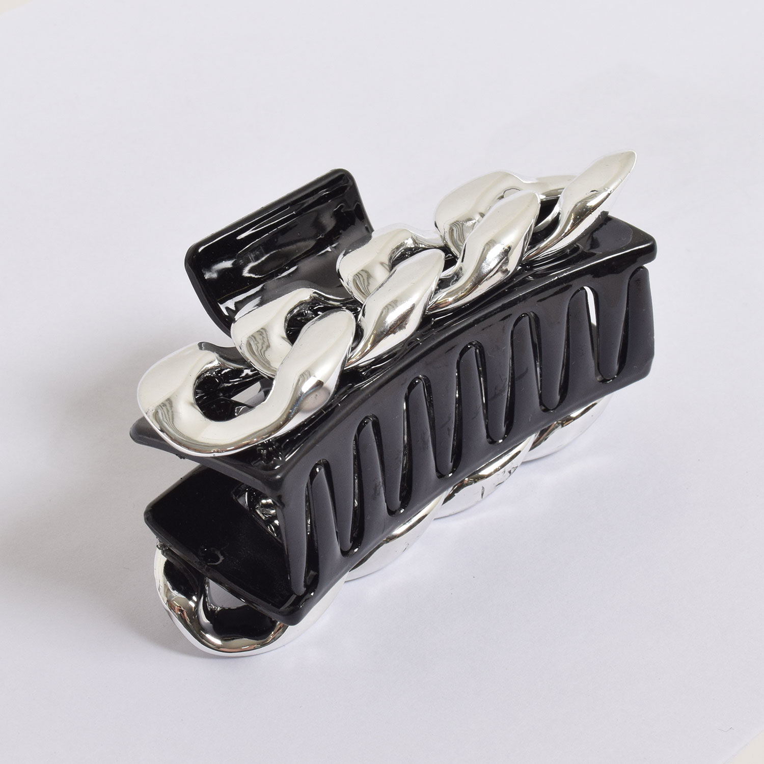 J'adore Chain Haarklammer in Schwarz mit silbernem Goldketten-Detail Seite