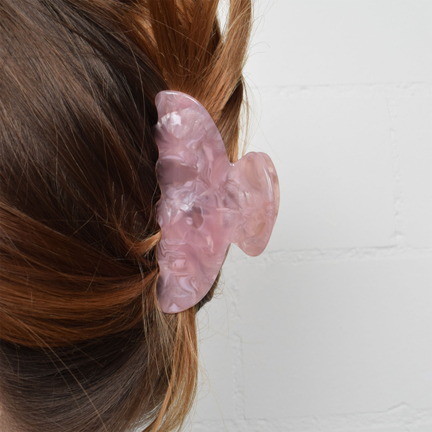 J'adore Classic Haarklammer im Marmor-Look in Alt-Rosa von J'adore Model Seite