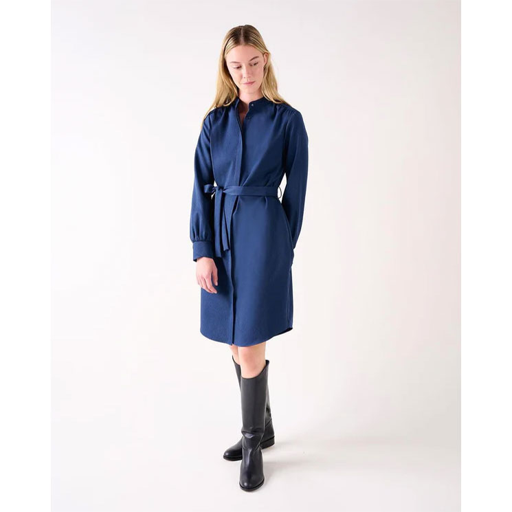 Another Label Dalyce Another Label Kleid Dunkelblau Model vorne