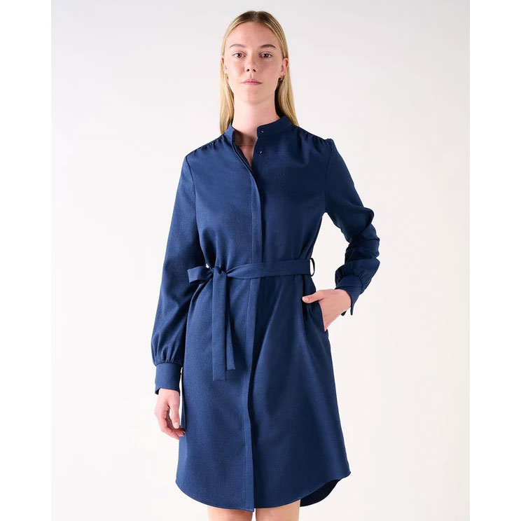 Another Label Dalyce Another Label Kleid Dunkelblau Model vorne