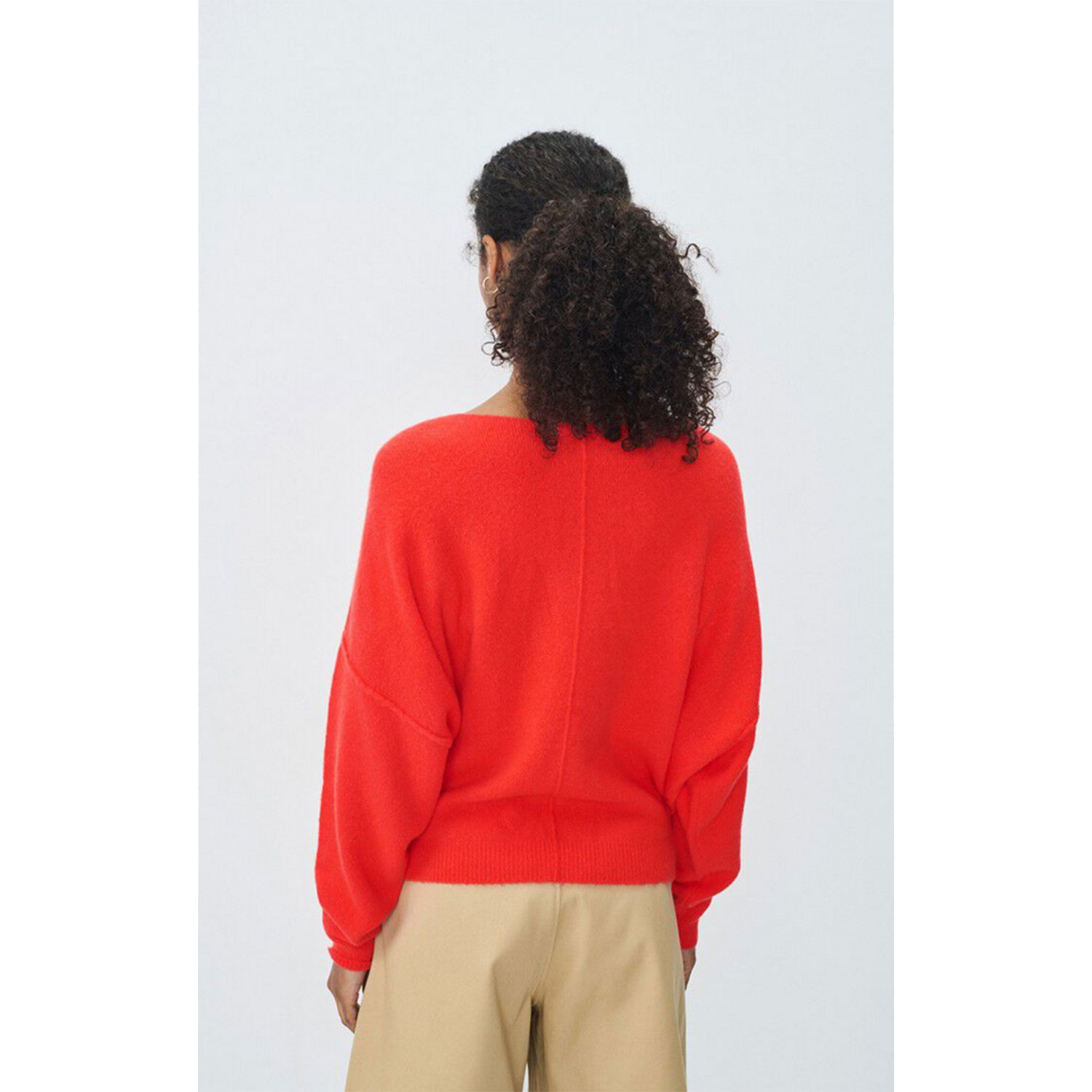 American Vintage Damsville Pullover in Rot von American Vintage Model hinten