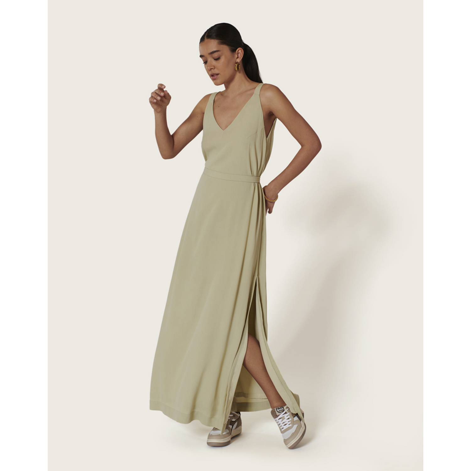 Karma Koma Dea Kleid in Hellgrün von Karma Koma Model vorne