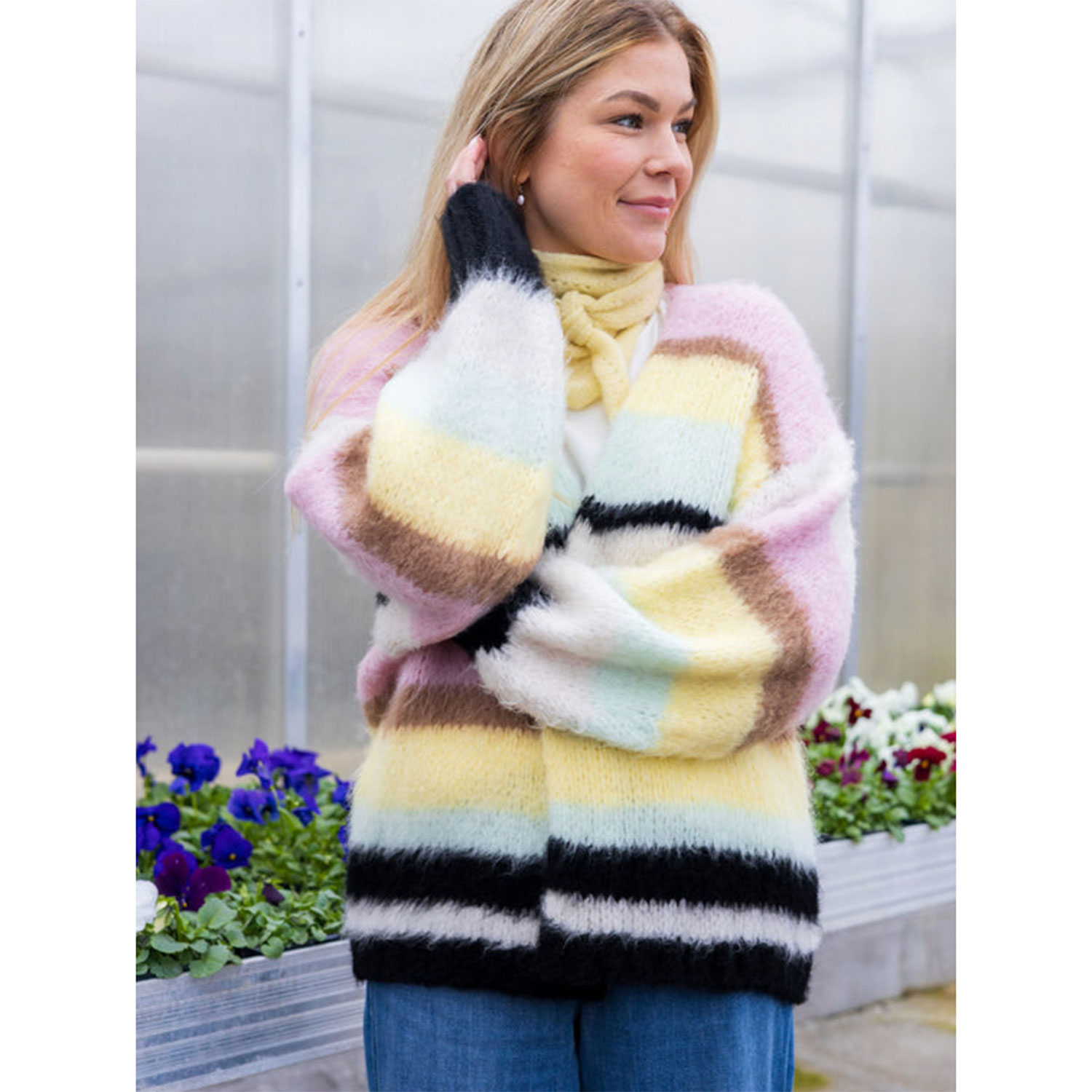 Black Colour Dell Knitted Mini Schal Pastel Yellow