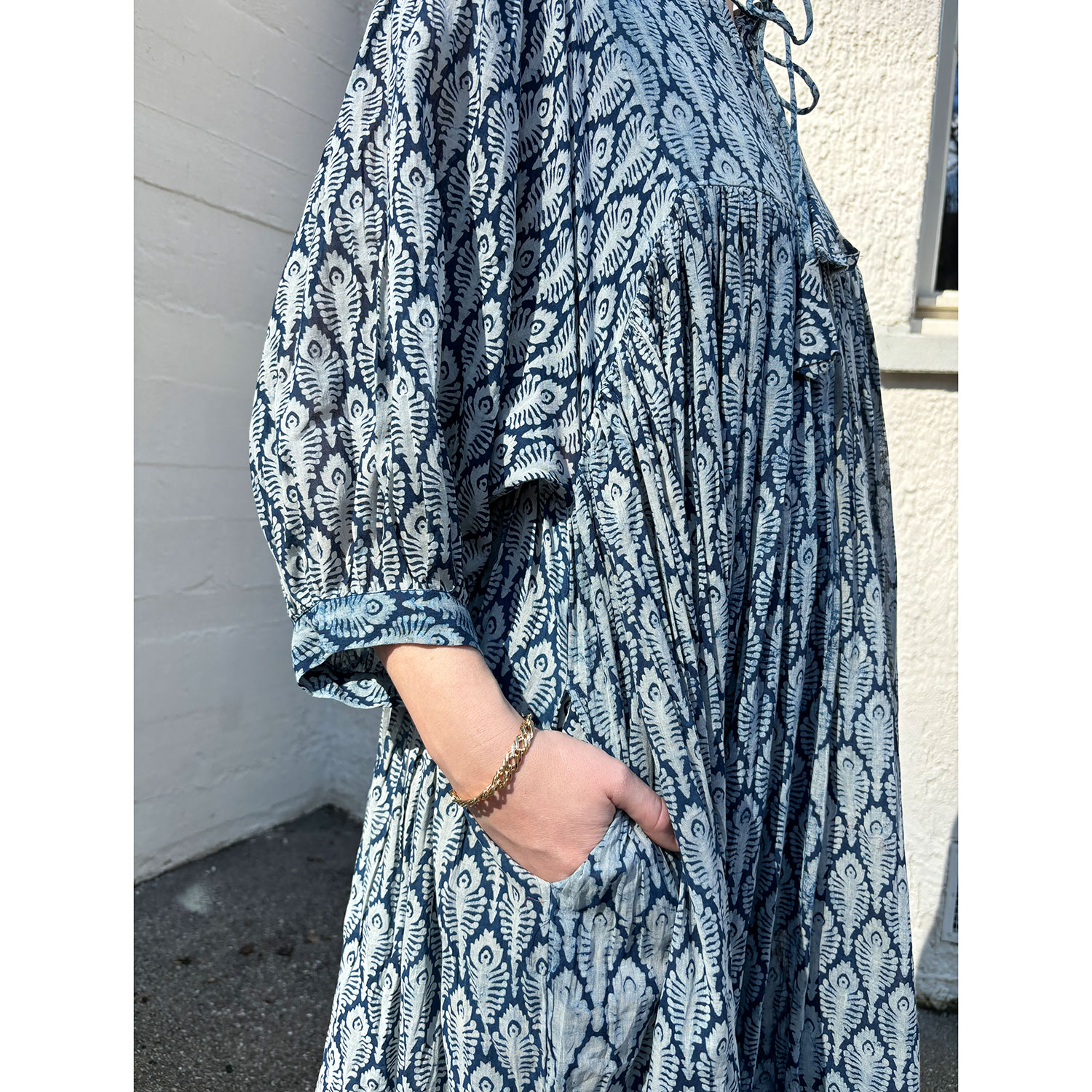 Le Trésor Du Monde Doi Long Le Trésor Du Monde Kleid Indigo Blau Muster Model Detail