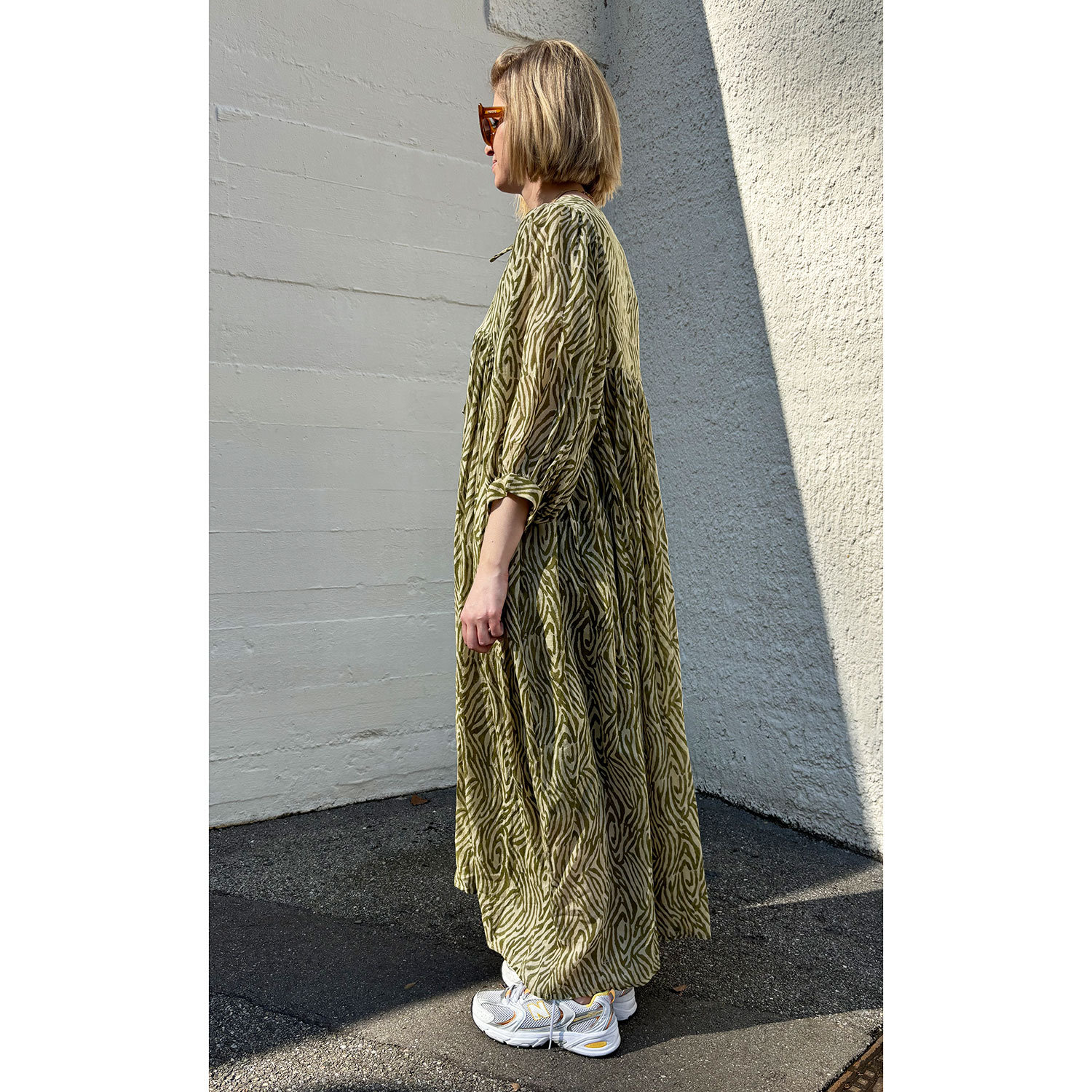 Le Trésor Du Monde Doi Long Le Trésor Du Monde Kleid Olive Muster Model seite