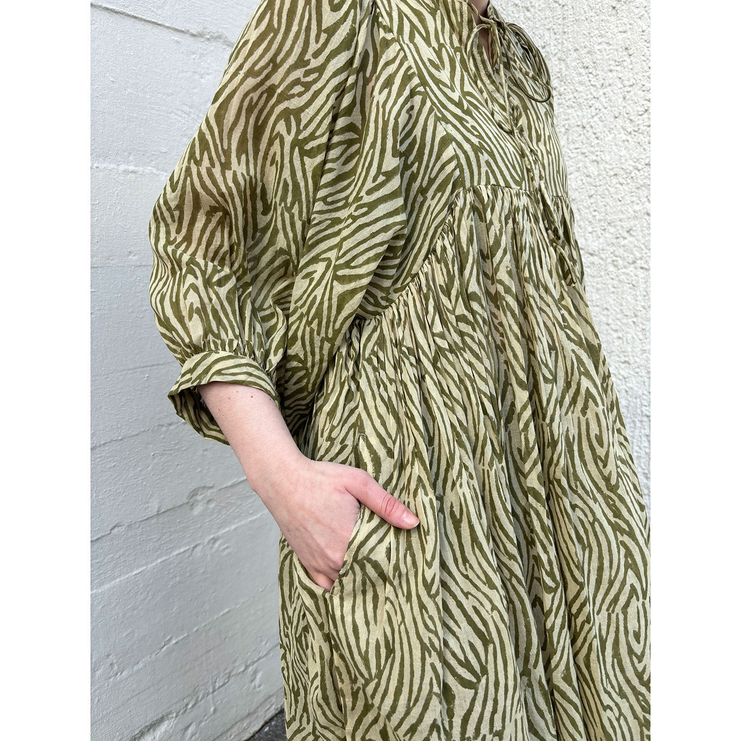 Le Trésor Du Monde Doi Midi Kleid Zebra Olive