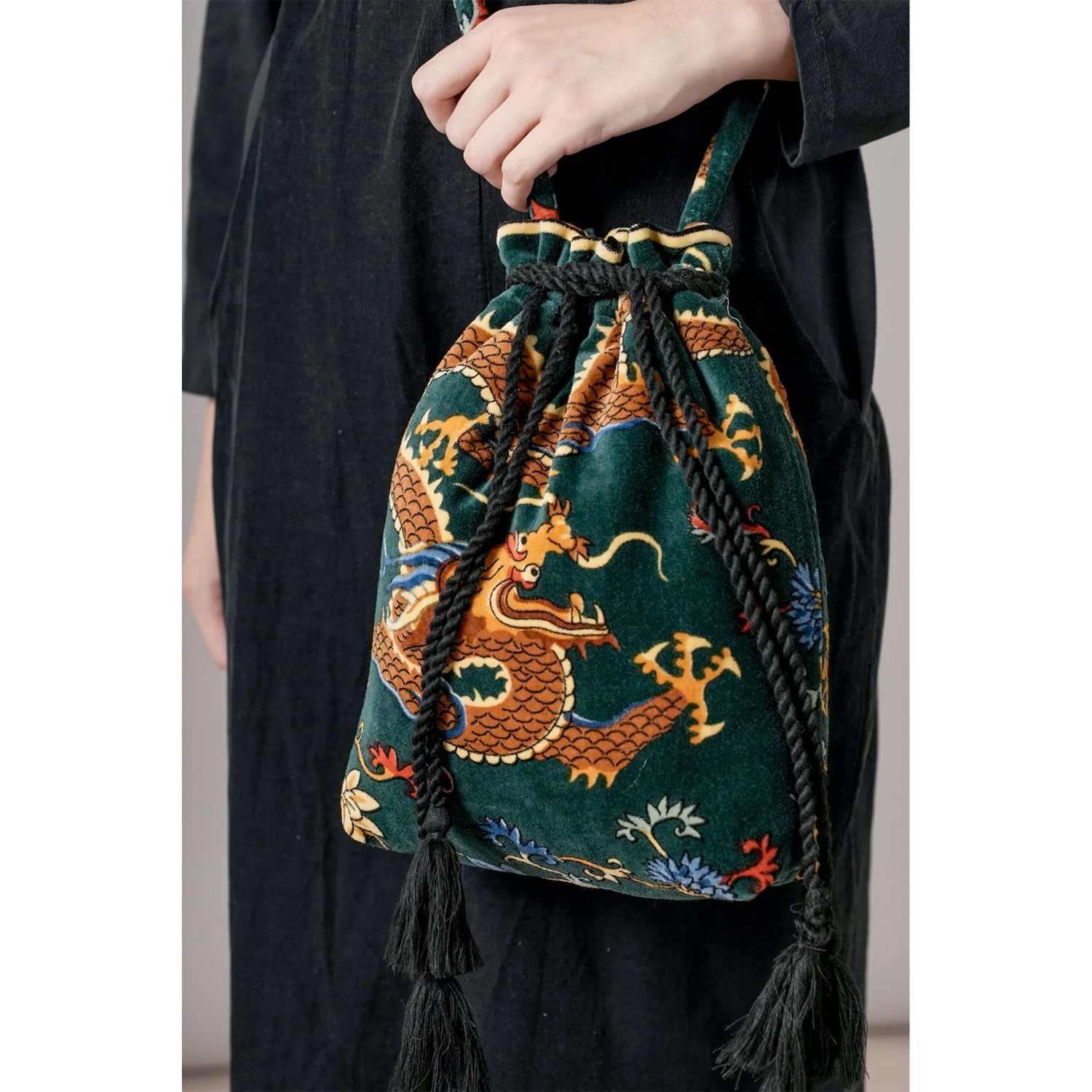 One Hundred Stars Dragon Beuteltasche mit Quasten und schönem Print in Grün von One Hundred Stars Model