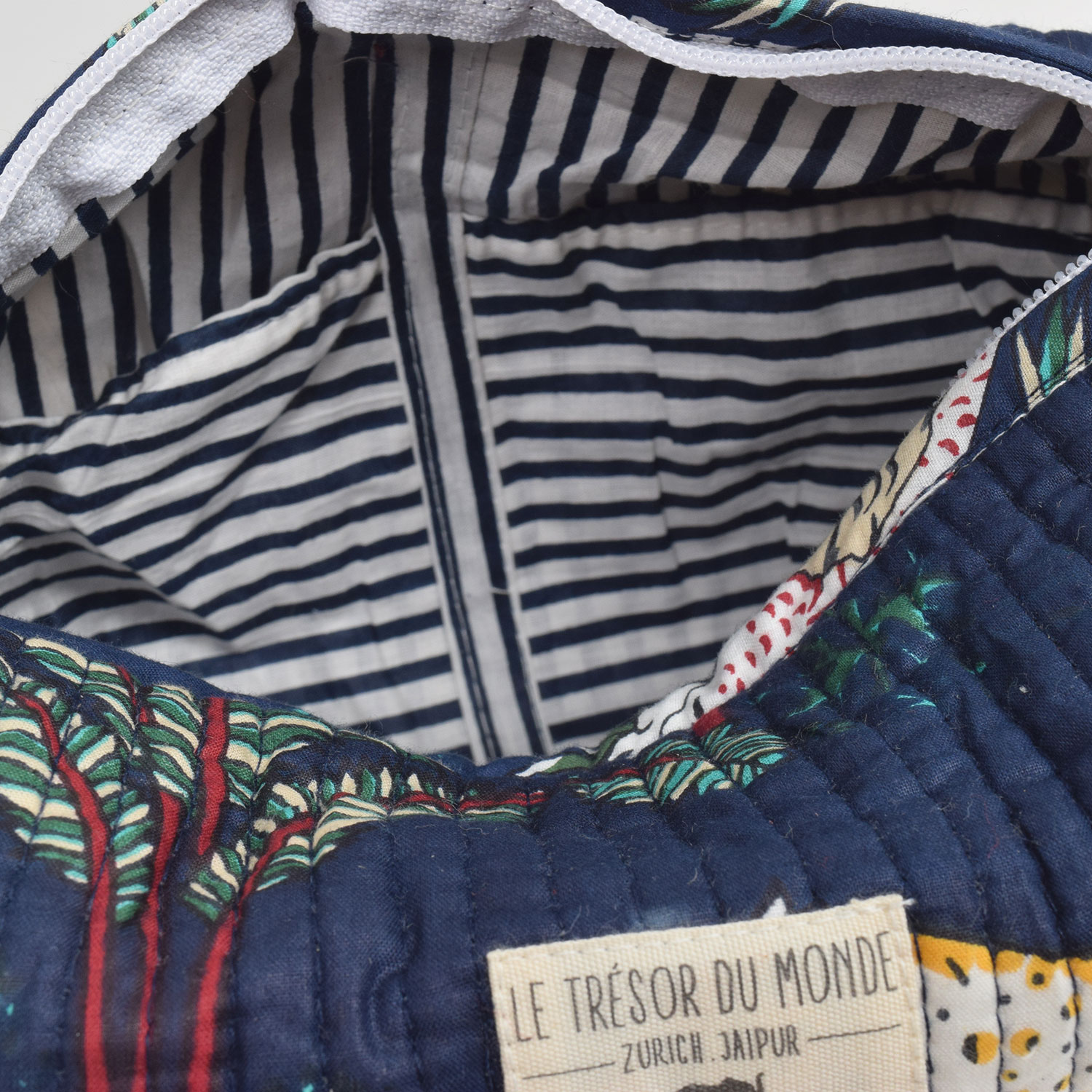 Le Trésor Du Monde Dschungel Medium Necessaire Dunkelblau