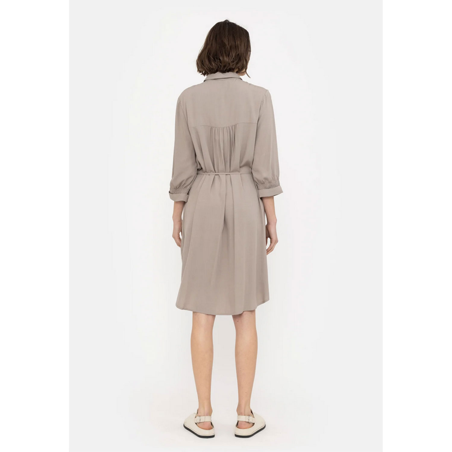 Soft Rebels Elianna Soft Rebels Kleid Hellgrau Model hinten