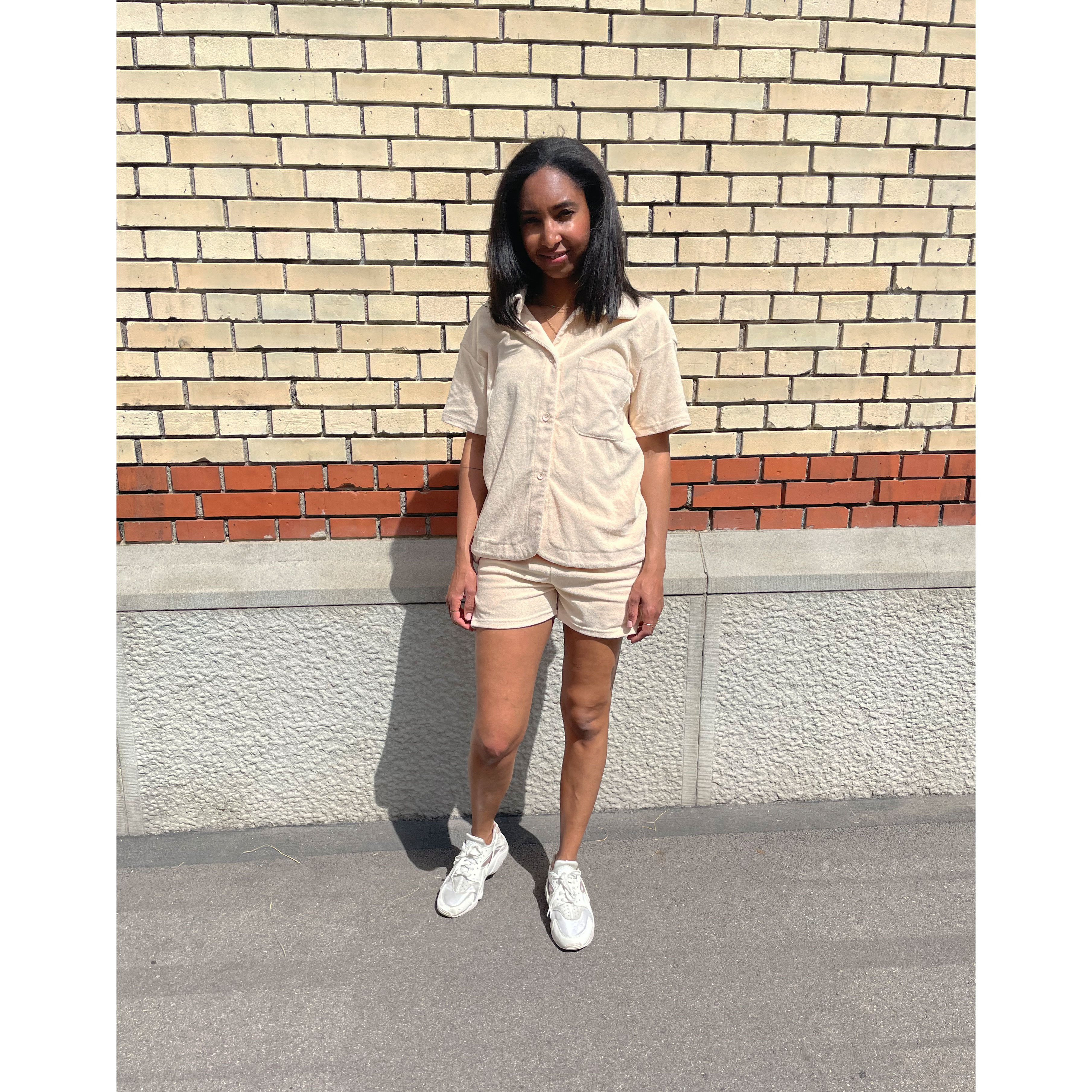 La Garçonne Vetements Elvire La Garçonne Shorts beige Model vorne