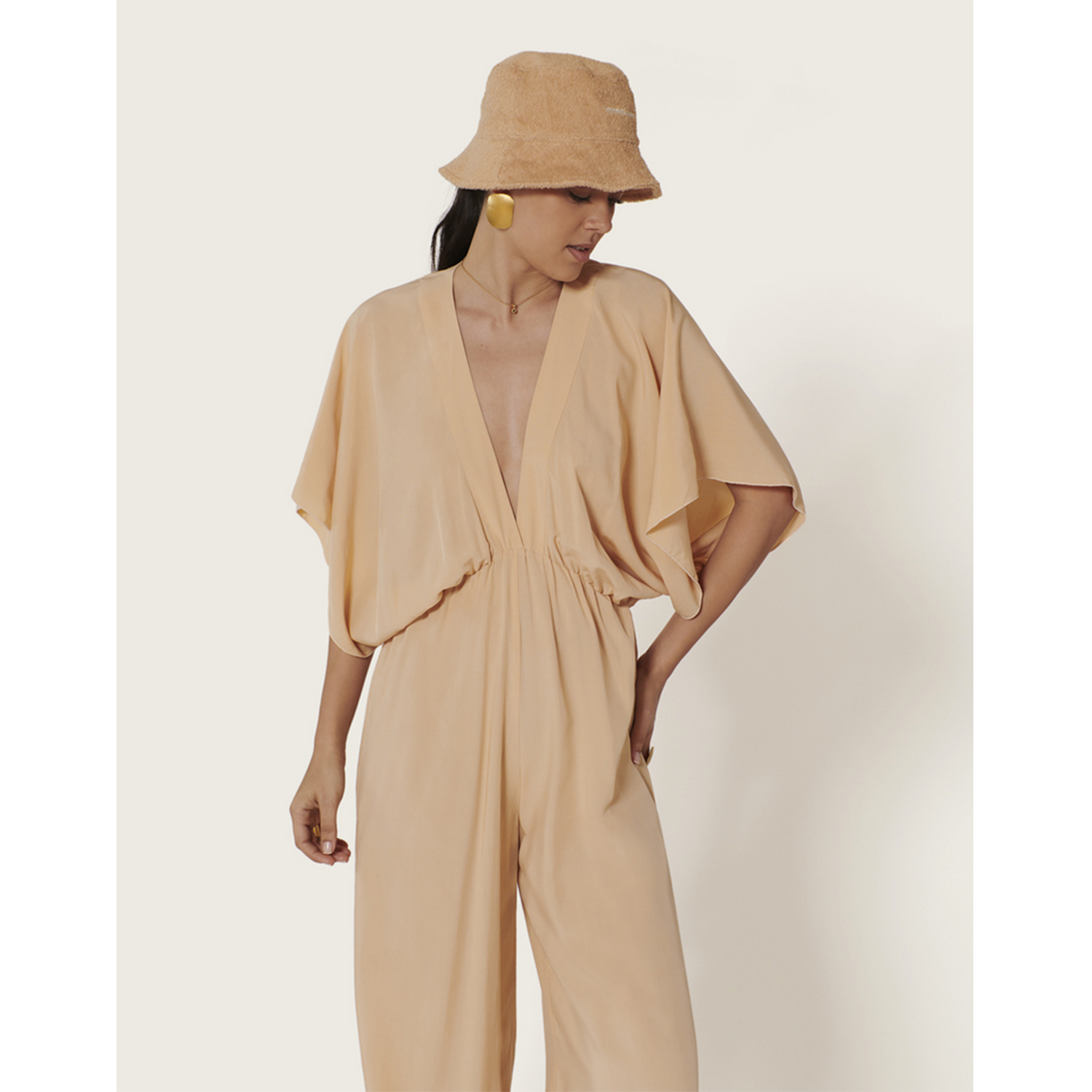 Karma Koma Etta Overall in Beige von Karma Koma Model vorne Detail