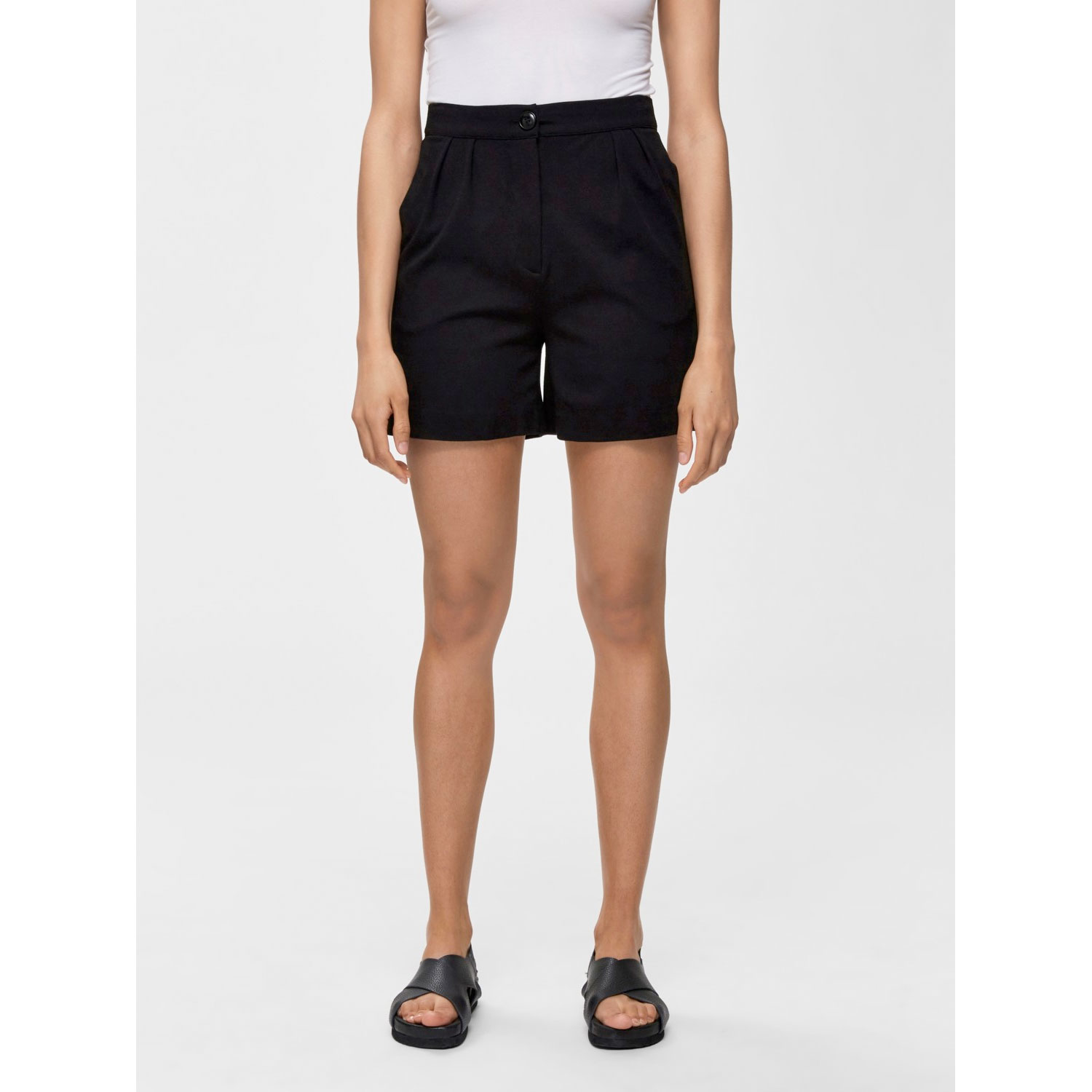 Selected Femme Eva Selected Femme Shorts Schwarz Model vorne