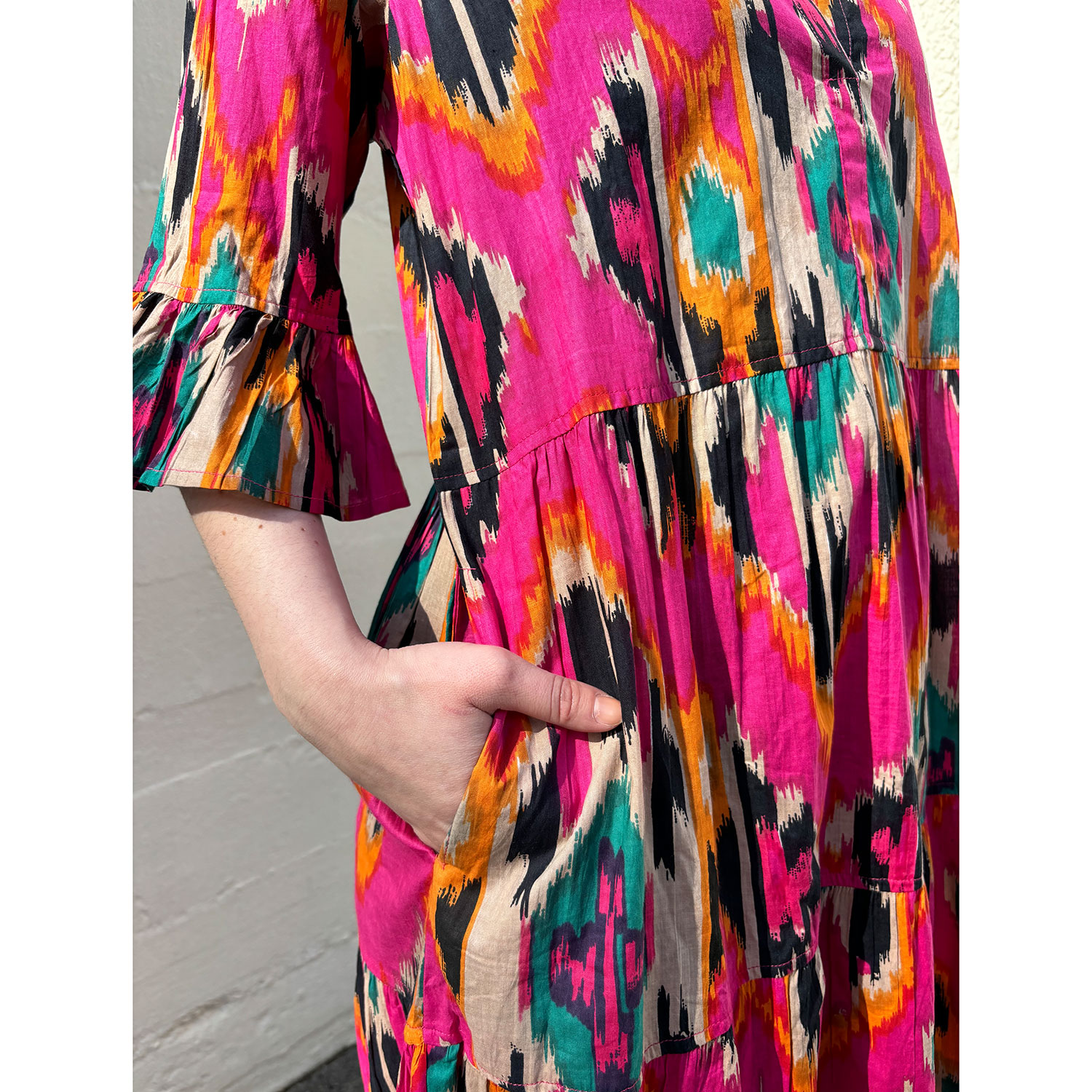 Le Trésor Du Monde Eveline Long Le Trésor Du Monde Kleid Muster Pink Model Detail