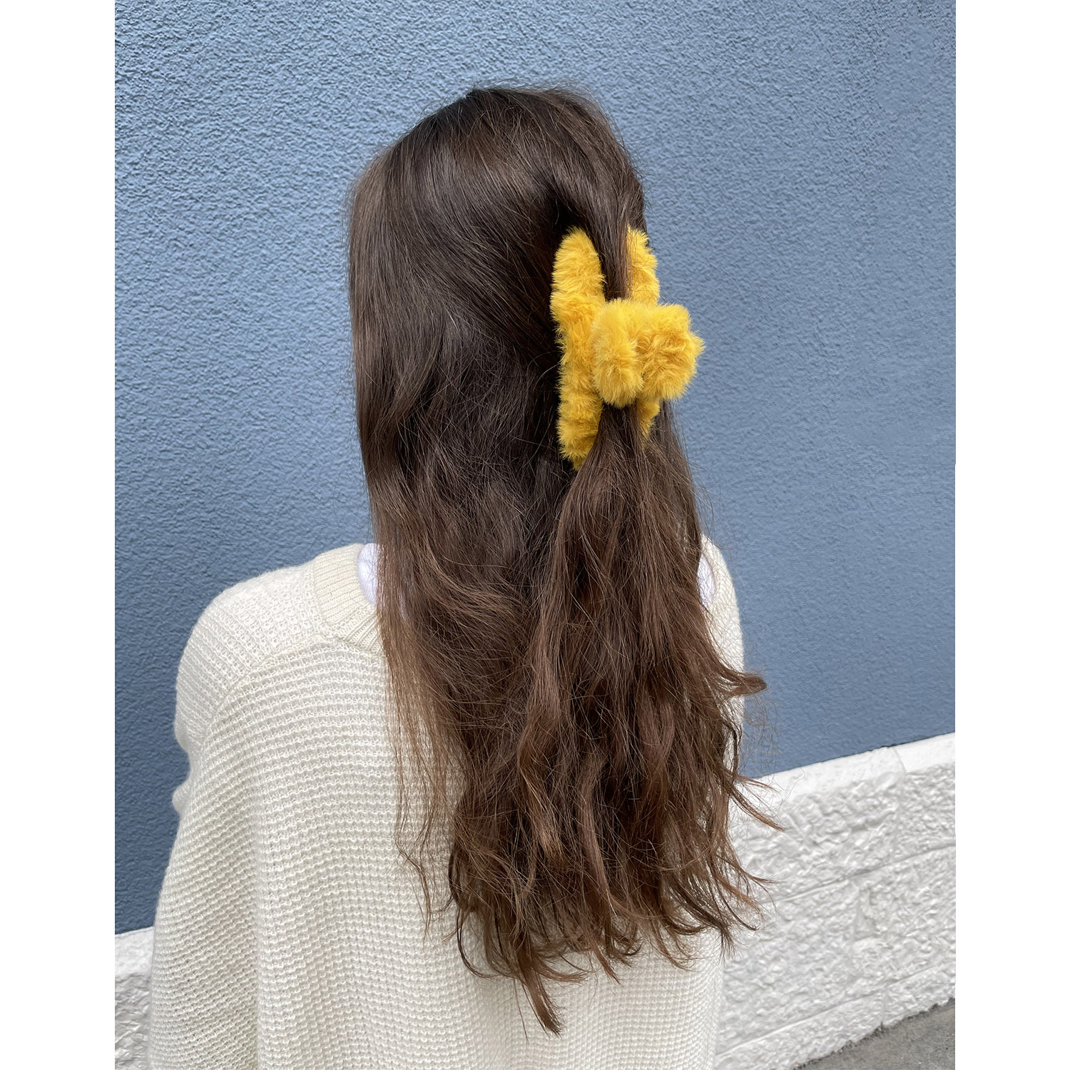 Voila Fluffy Claw Lion Haarklammer gelb von Voila hinten