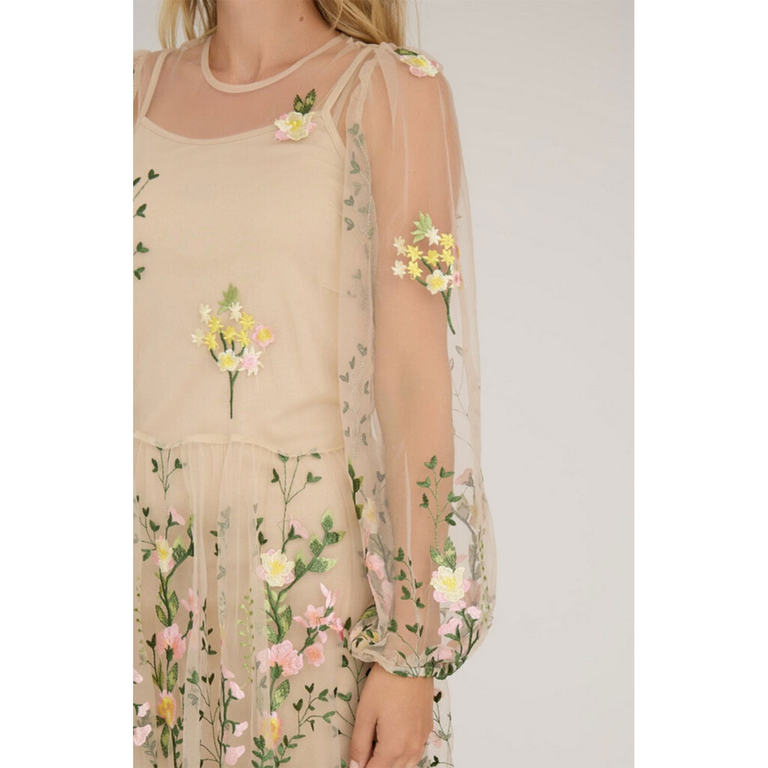 A-View Fuschia Kleid in transparentem Beige von A-View Model Detail