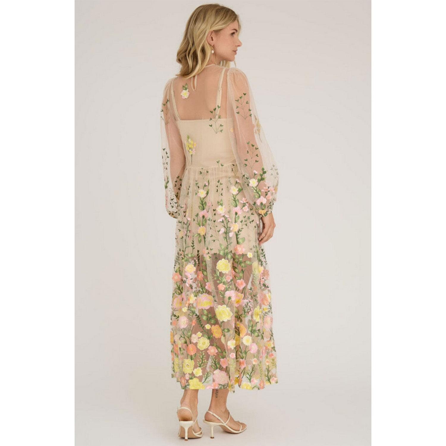 A-View Fuschia Kleid in transparentem Beige von A-View Model hinten