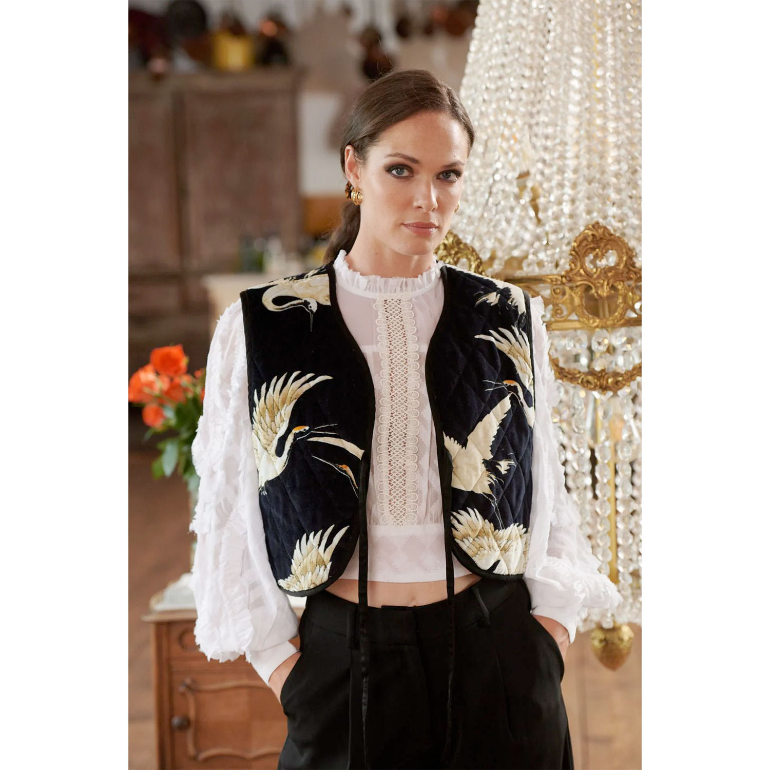 One Hundred Stars Stork Weste aus weichem Baumwollsamt in Schwarz mit schönem Print von One Hundred Stars Model vorne